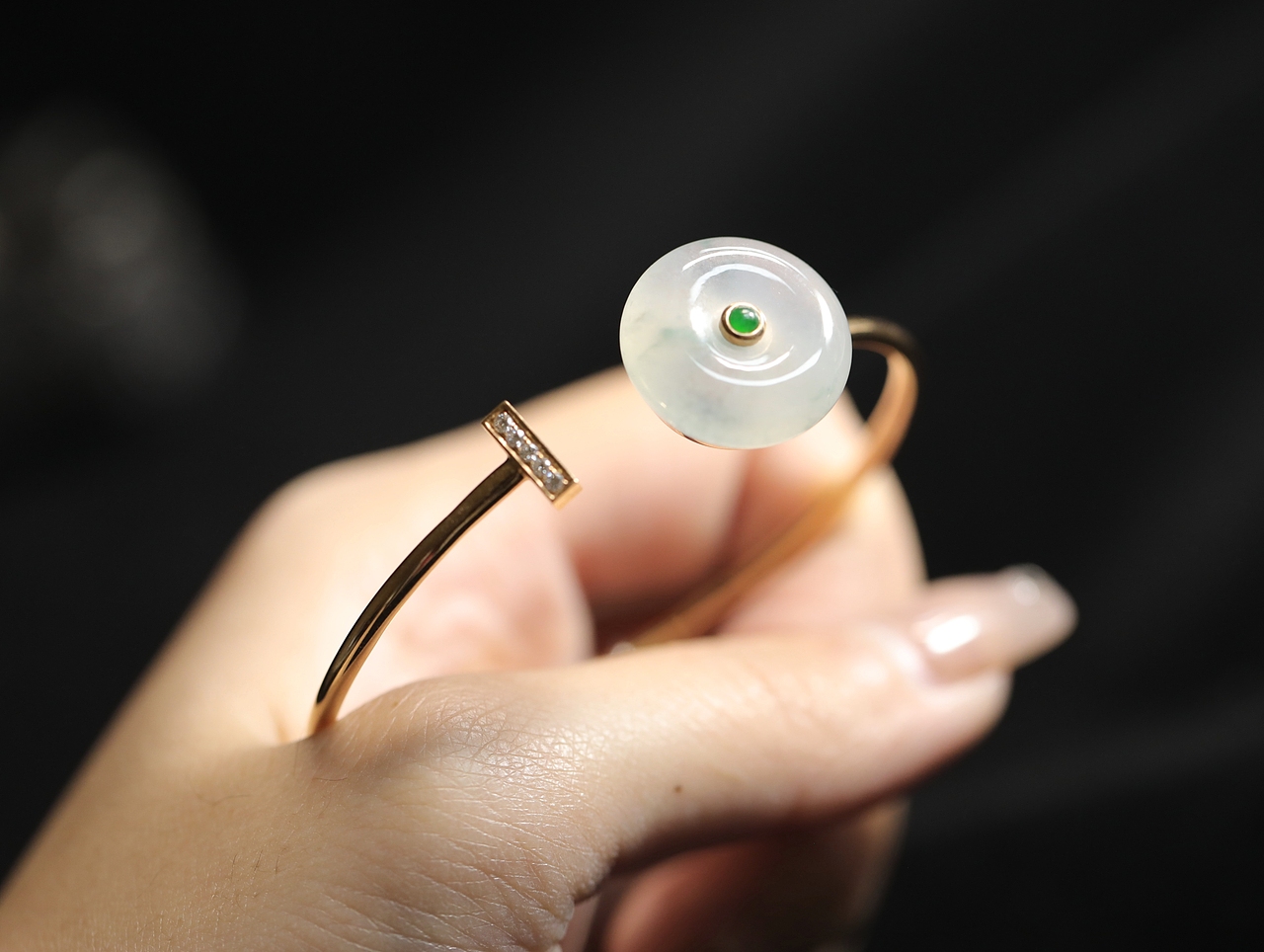 绝美国风平安扣手镯 | 白冰翡翠的东方诗意和设计感