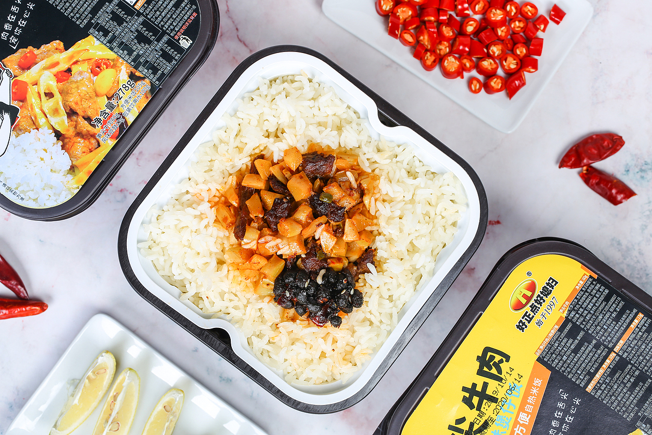 自热米饭摄影作品-笋尖牛肉自热米饭