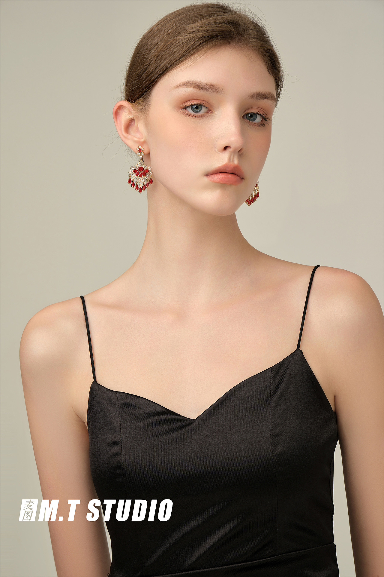 外模气质高级感女外模特耳钉珠宝首饰摄影全国接单寄拍（图ZMzM1NzExNjE2） - 人像摄影 - 站酷设计师麦图商业摄影原创素材 - 站酷ZCOOL