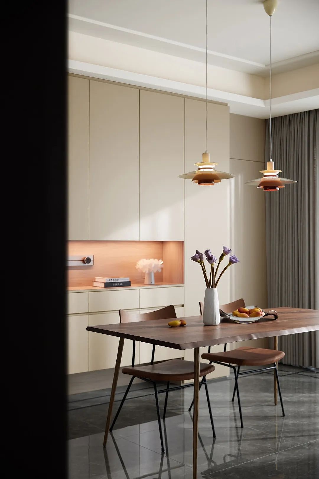 150㎡现代都市简约风格大户型装修,大地色系温暖美宅