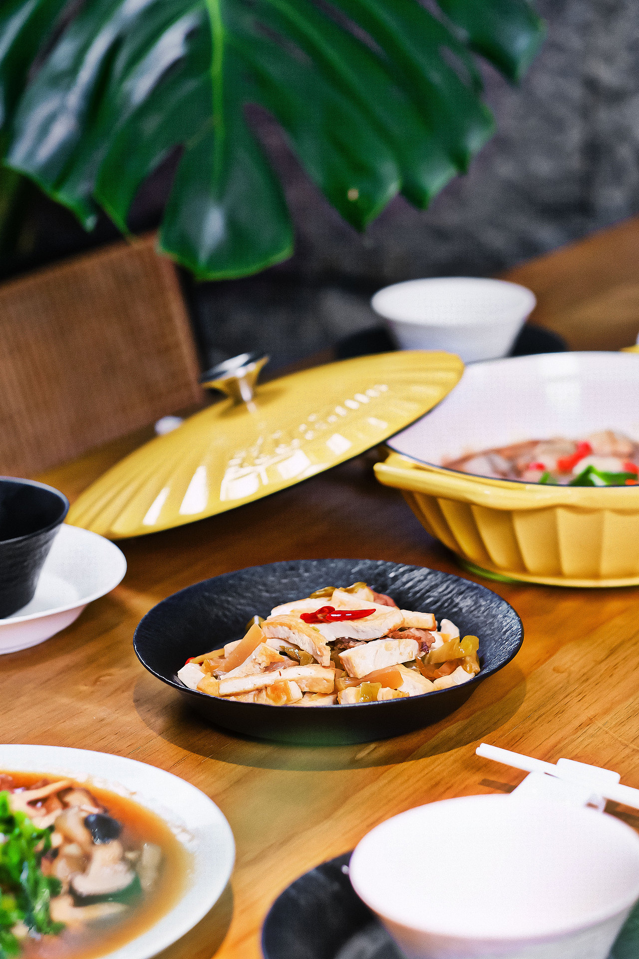 餐桌美食发了个