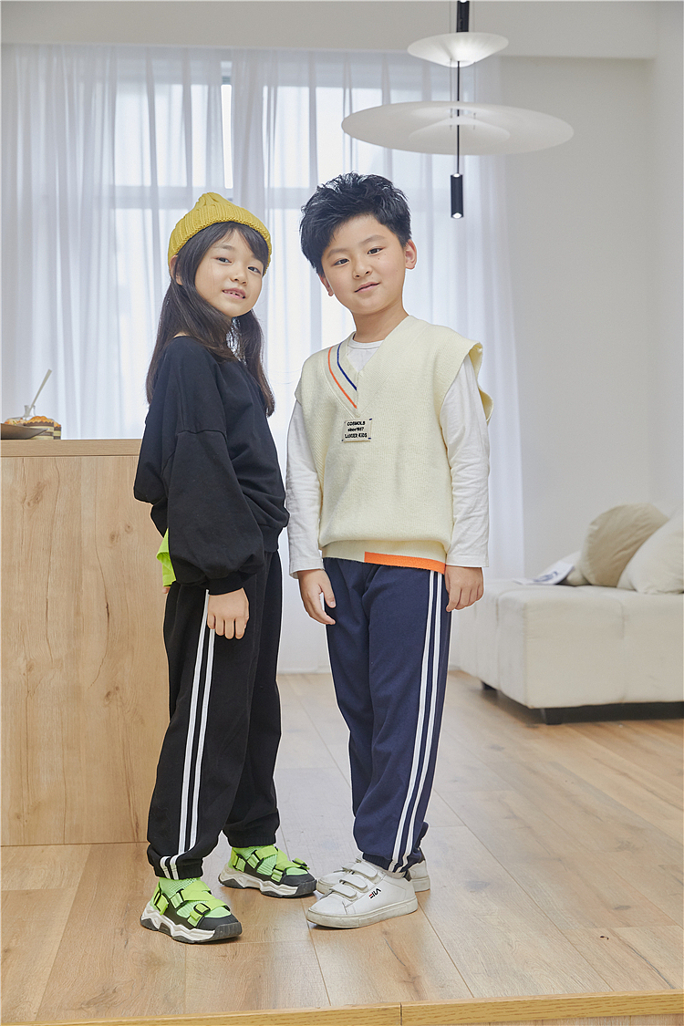 义乌儿童裤子男女模特合拍拍照,大橙摄影童装拍摄公司