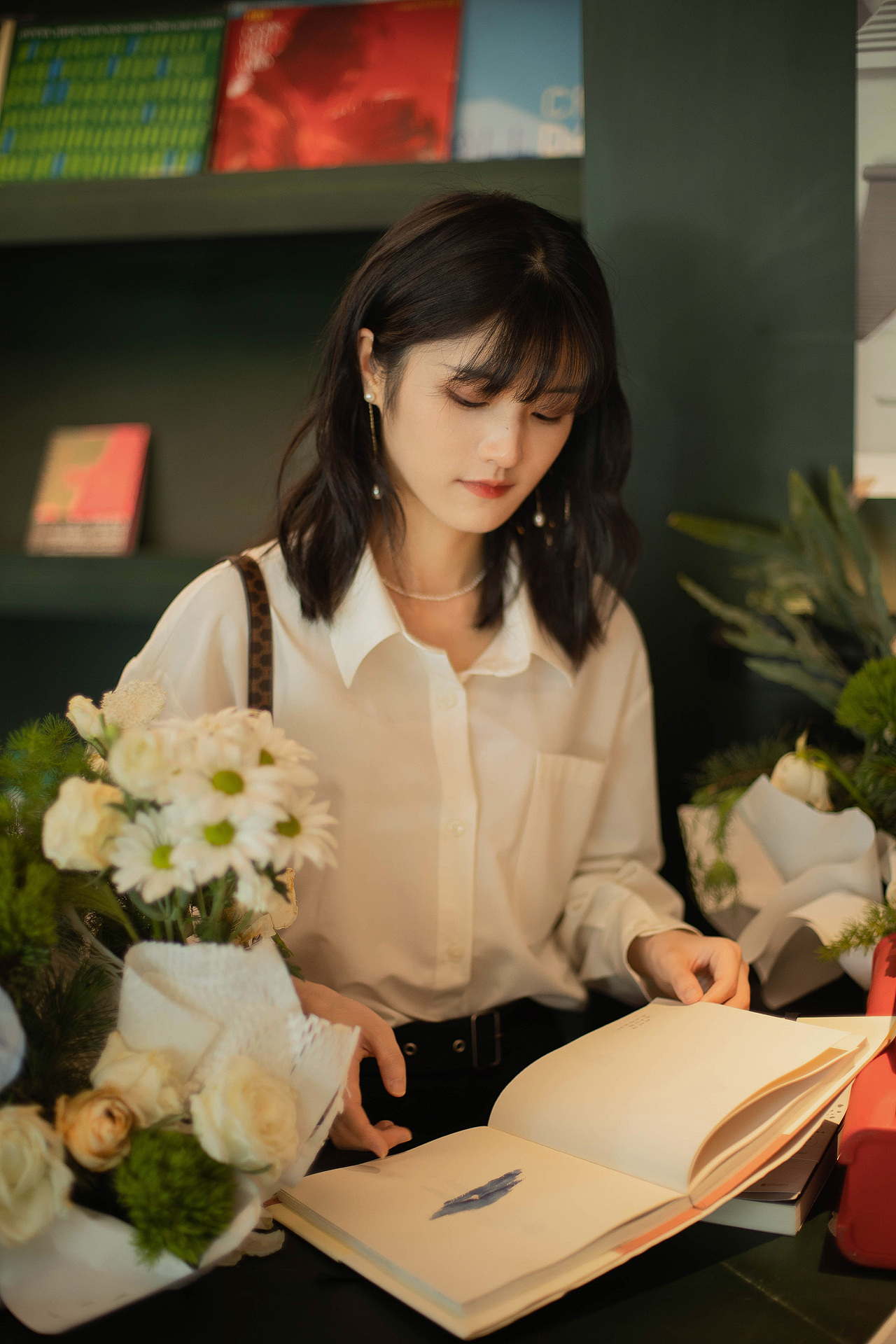 相遇在法式復(fù)古的書店里（圖ZMzQyODYxMjE2） - 人像攝影 - 站酷設(shè)計(jì)師今尋本尋Kairos原創(chuàng)素材 - 站酷ZCOOL