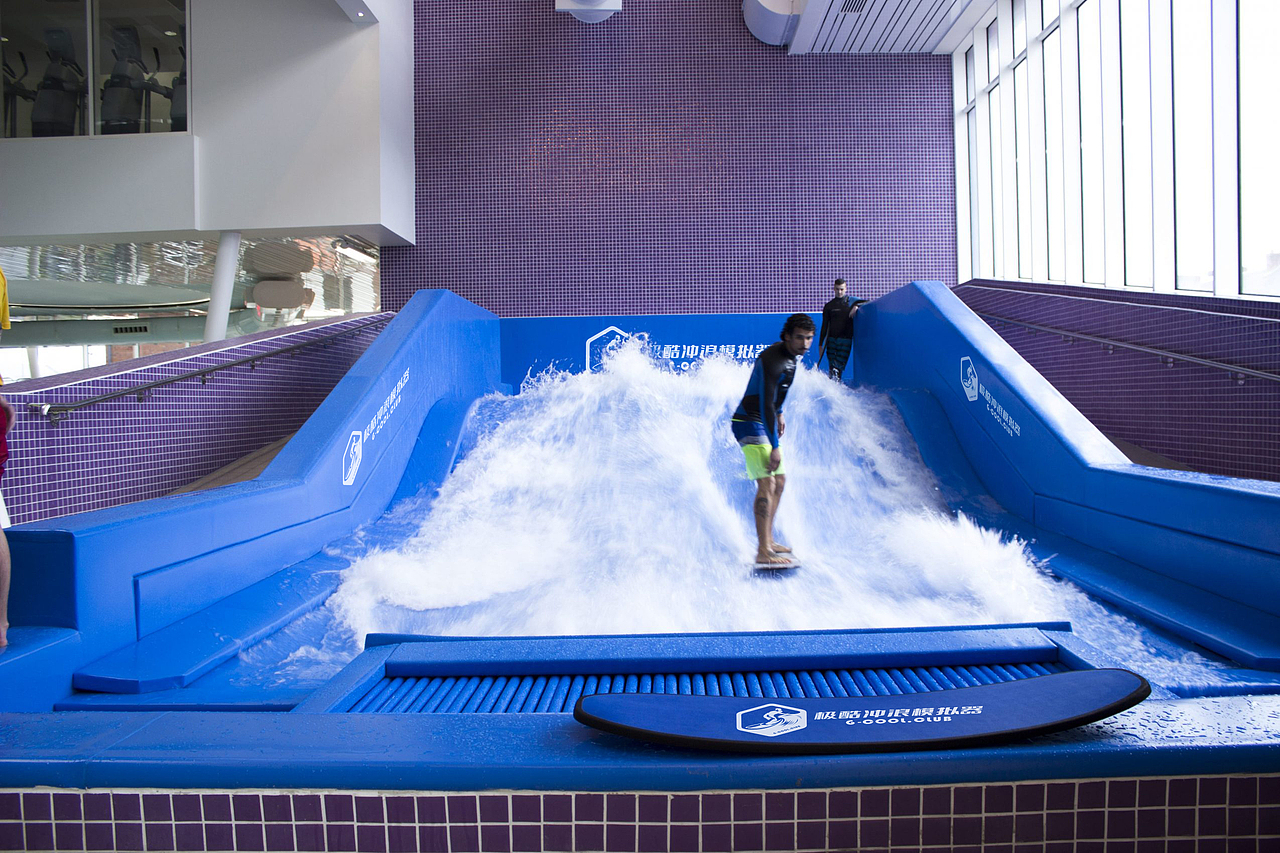 极酷冲浪机刺激炫酷的冲浪方式,可以深深吸引观众的眼球,妥妥的引流