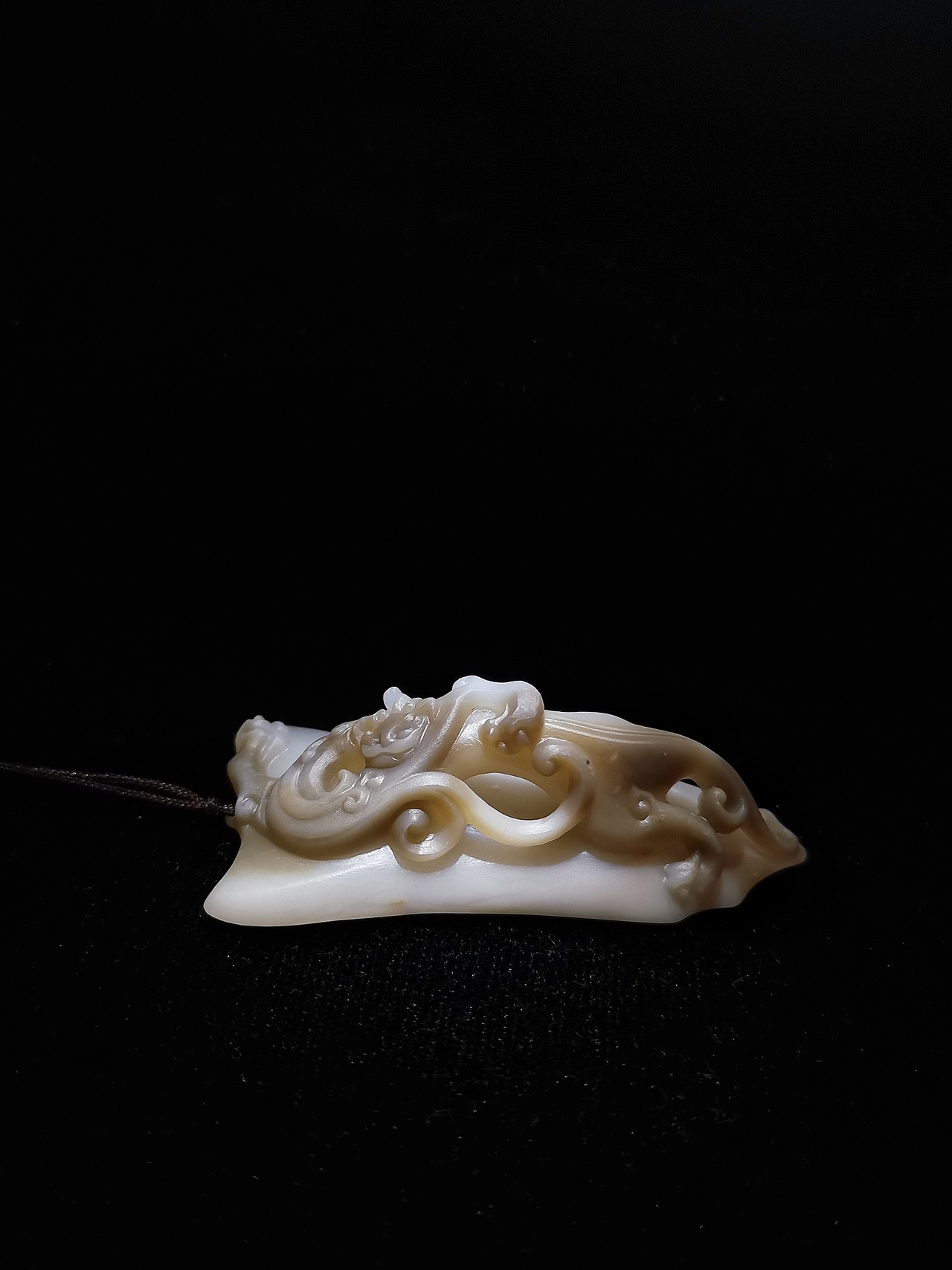 新疆俏色玉雕西域玉雕大师许像元作品螭龙矛仿古设计（图ZMzQzODE0NDA0） - 工艺品设计 - 站酷设计师象原原创素材 - 站酷ZCOOL