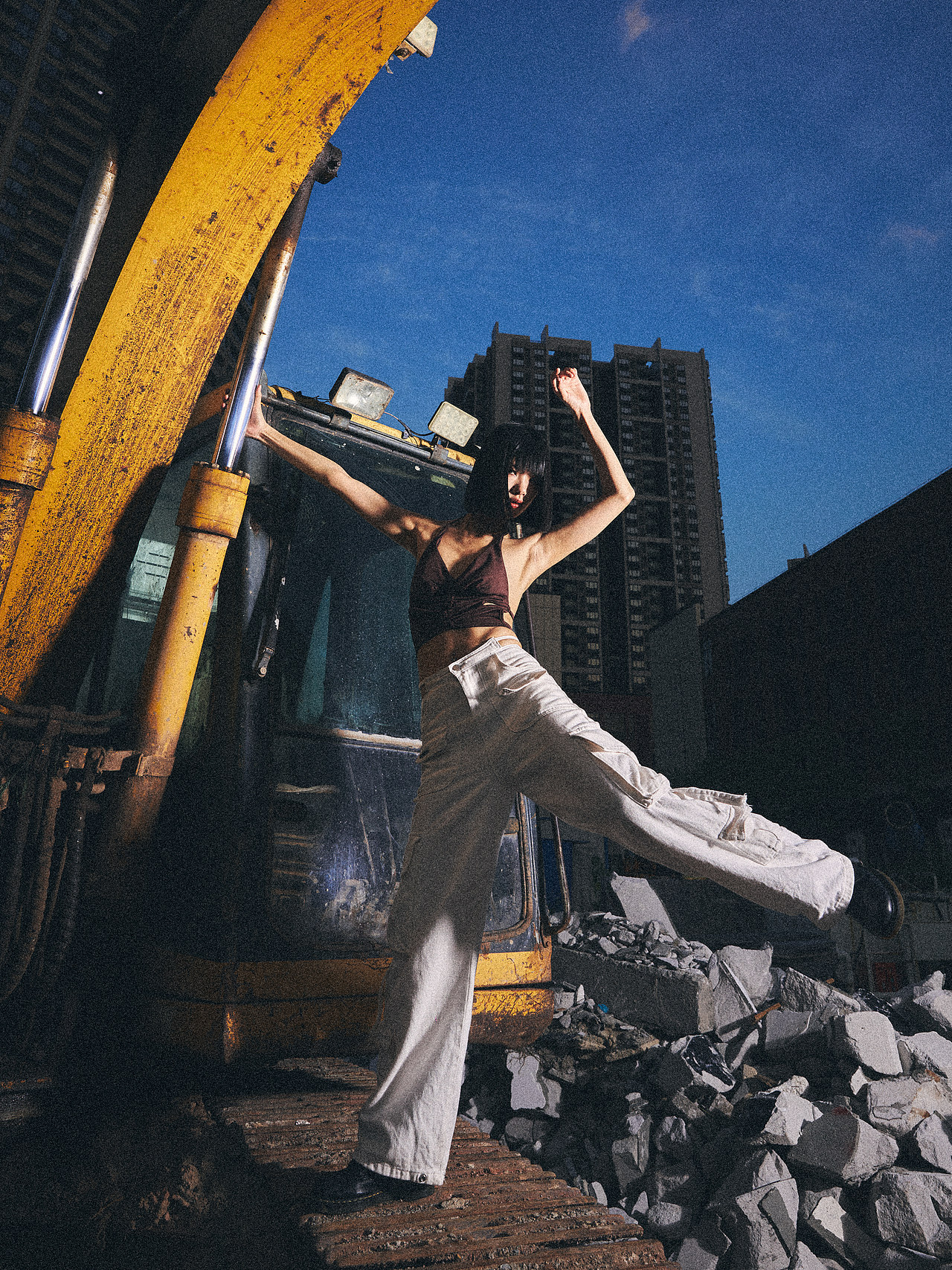 在日本开挖掘机（图ZMzE0Nzc4NTQ4） - 人像摄影 - 站酷设计师chouter原创素材 - 站酷ZCOOL