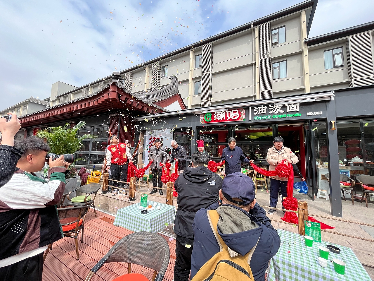 潮妈油泼面品牌基础建设及店面标准化设计