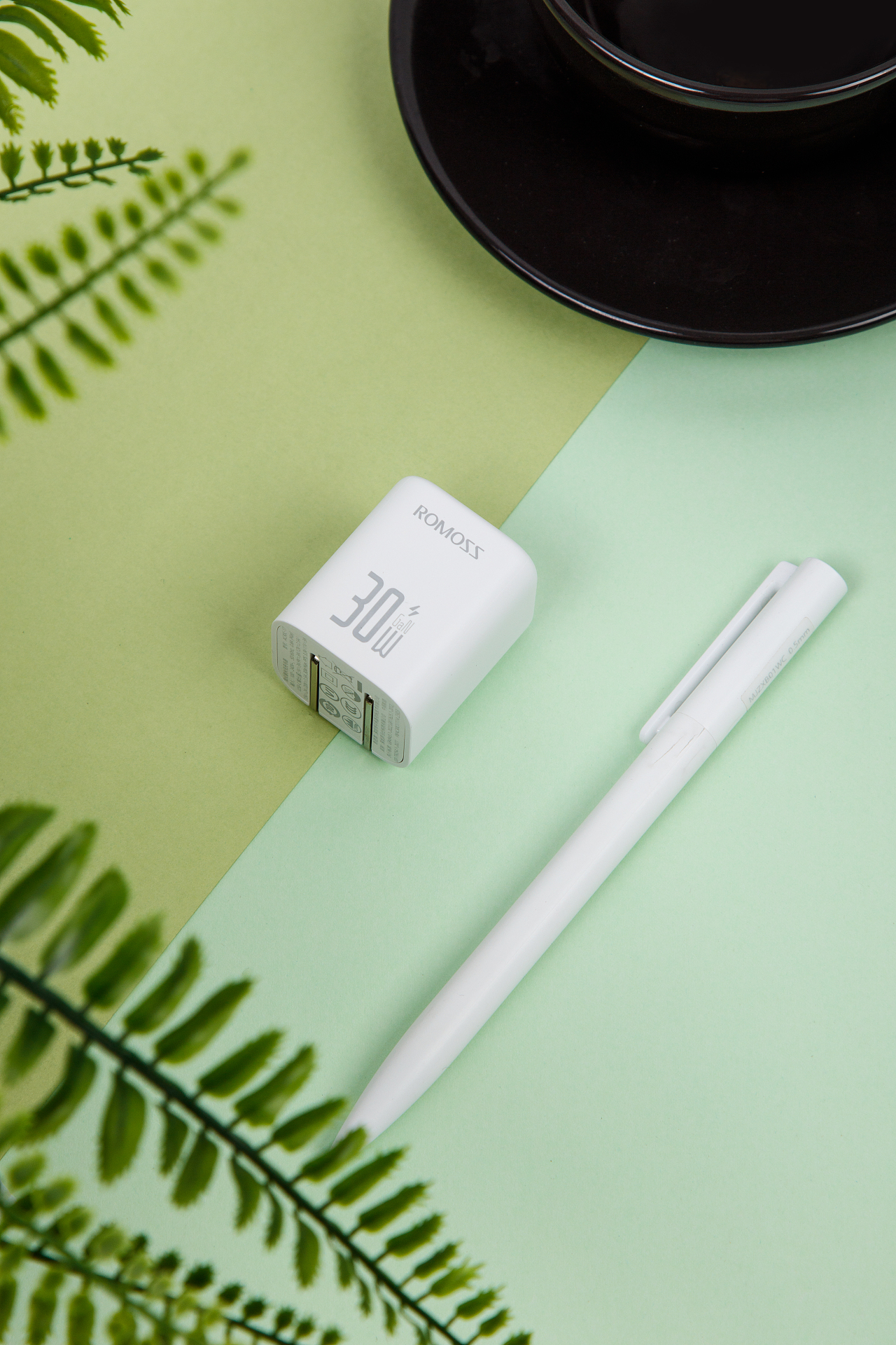 罗马仕 AC20C-30W 白色充电头