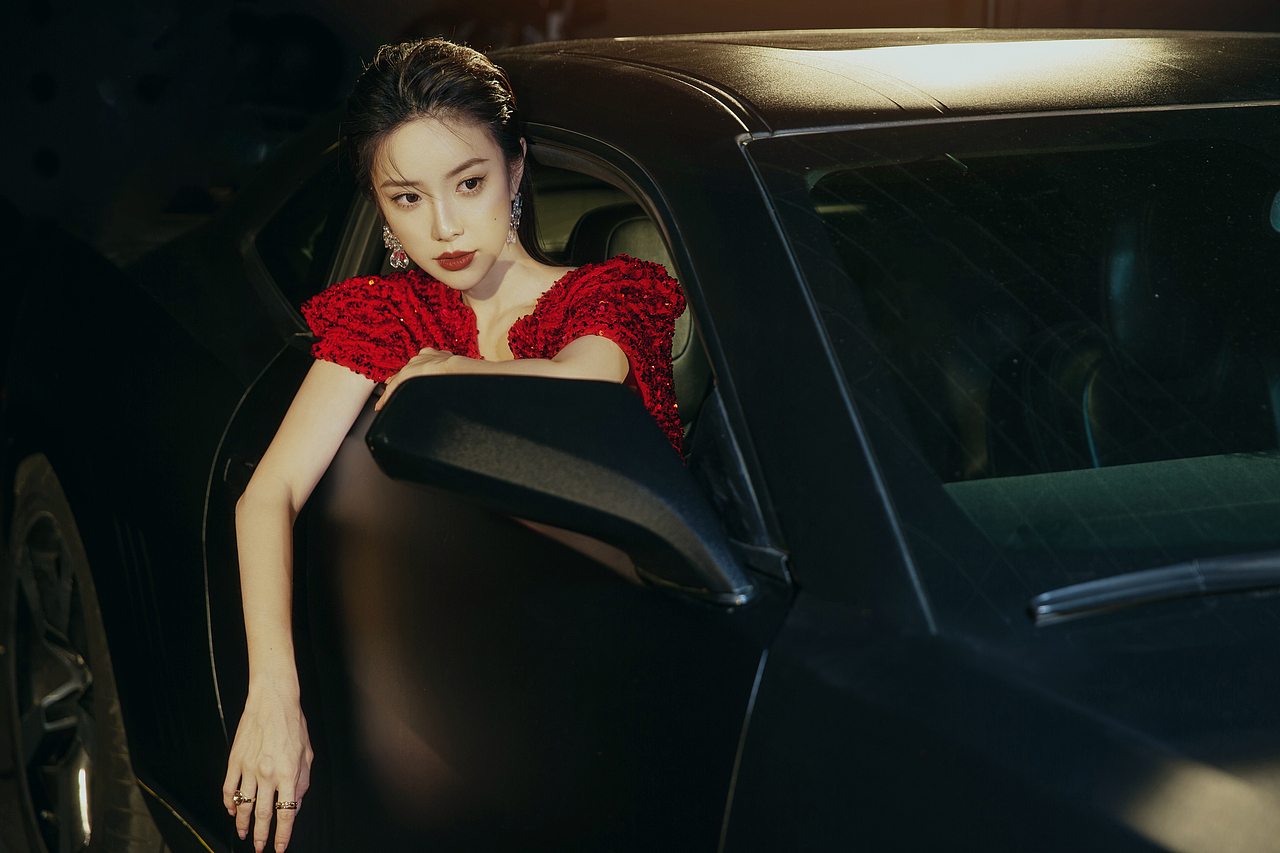 天啊！！这是哪个红毯女明星！美炸了~