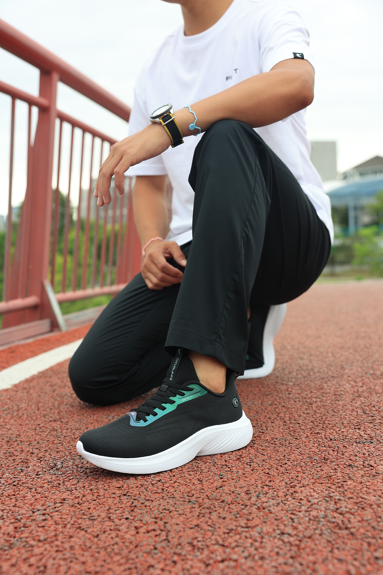 【修图】阴沉天气下跑鞋外景修复