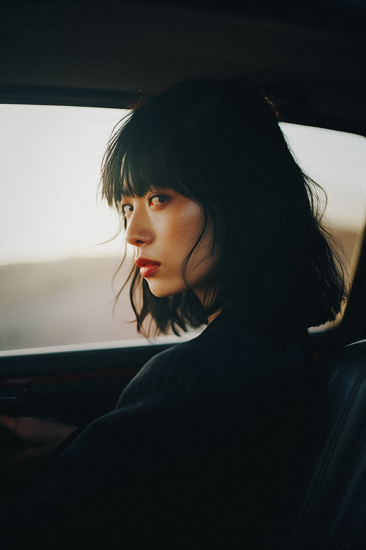 flowerpunk Female in car [Midjourney+Ps]（图ZMzU3NDk2MDI0） - AI作品 - 站酷设计师LoHoo吕灏原创素材 - 站酷ZCOOL