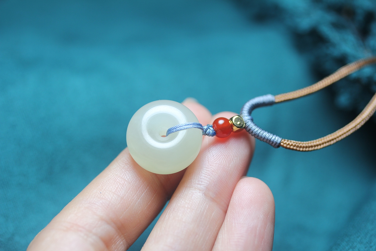 九张23.6.15马料黑色巧雕年年有余