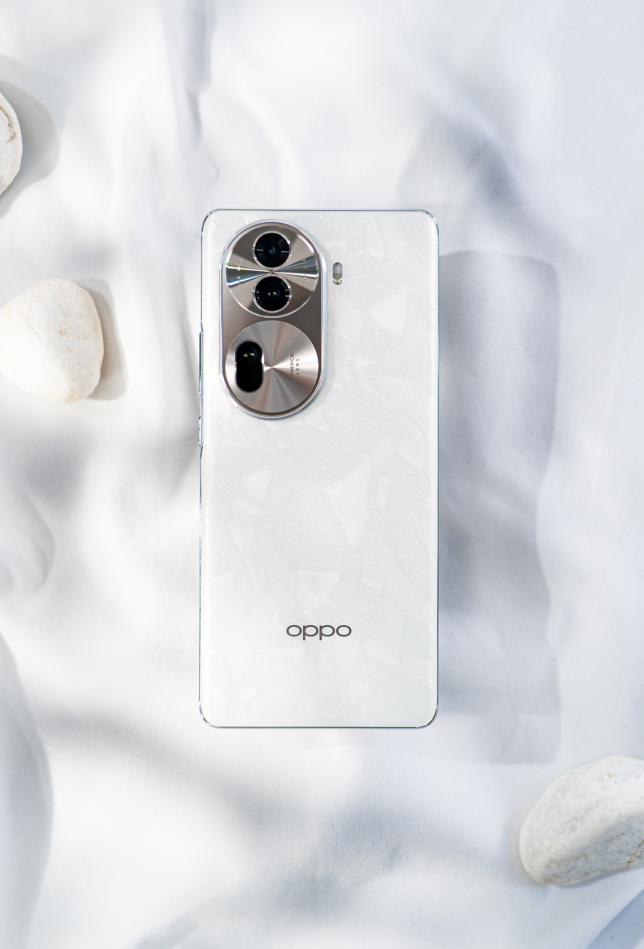 OPPO Reno11 | 产品训练（图ZMzU2MDExNzky） - 产品摄影 - 站酷设计师梁稳健原创素材 - 站酷ZCOOL
