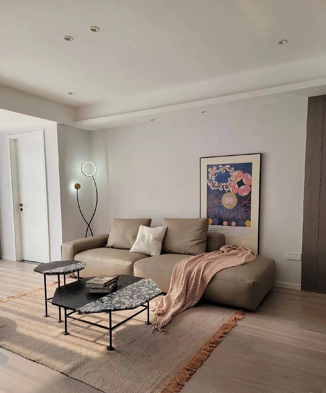 浅棕色系的现代简约装修,落地效果很赞!