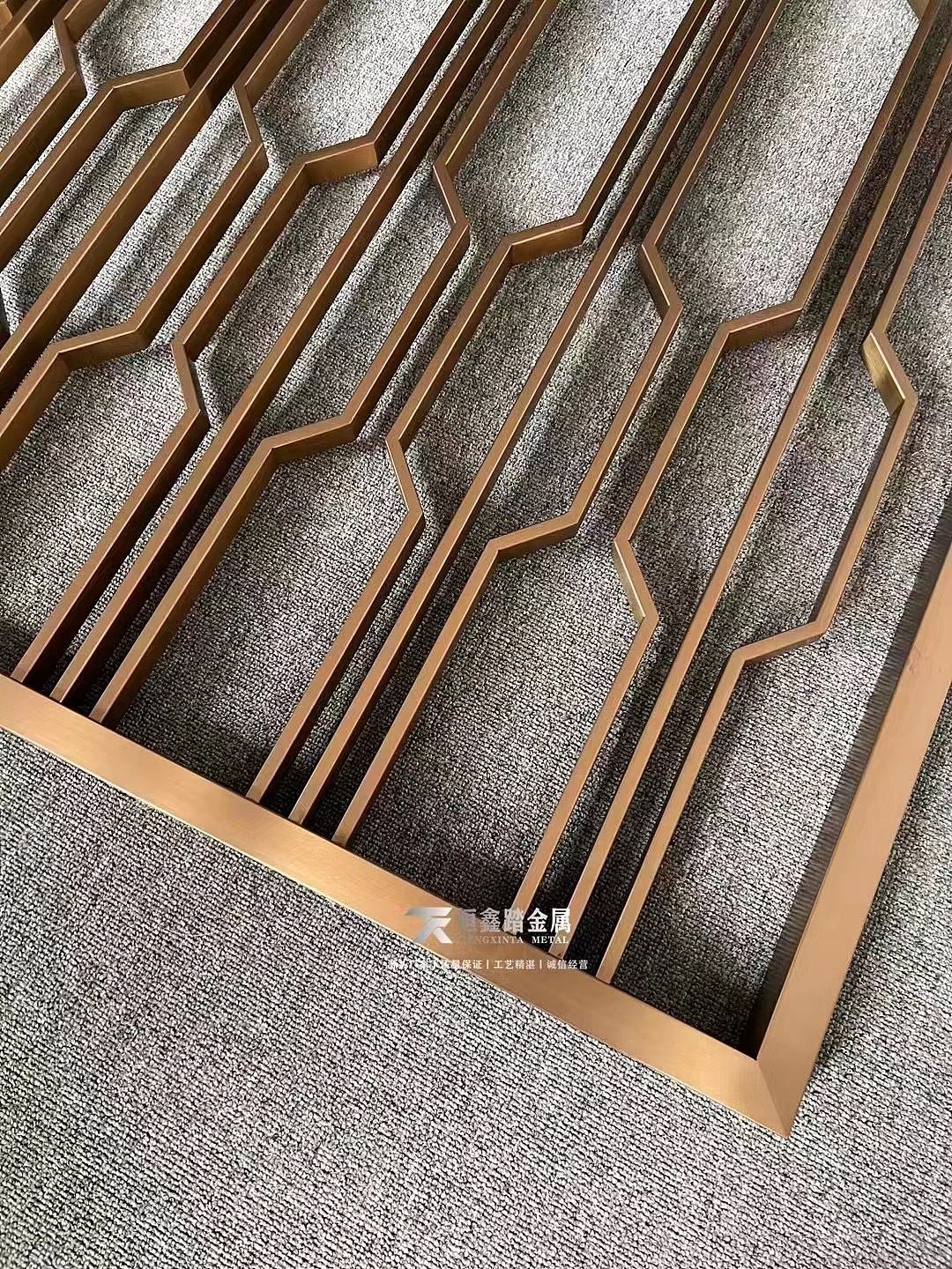 入户玄关不锈钢玫瑰金花格 现代风不锈钢管焊造型隔断