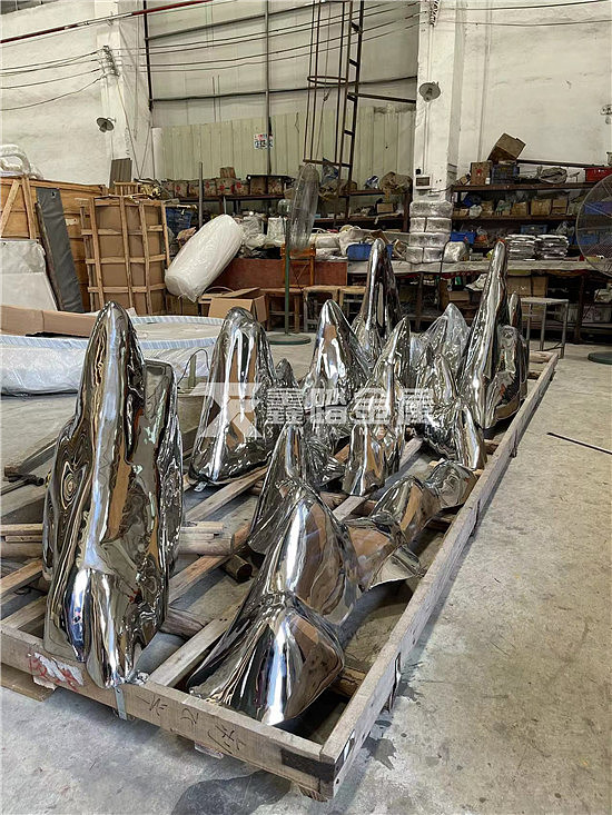 不锈钢楼盘创意假山镜面雕塑 双曲面手工锻造工艺（图ZMzA2ODEzMzIw） - 雕塑 - 站酷设计师高端金属制品原创素材 - 站酷ZCOOL