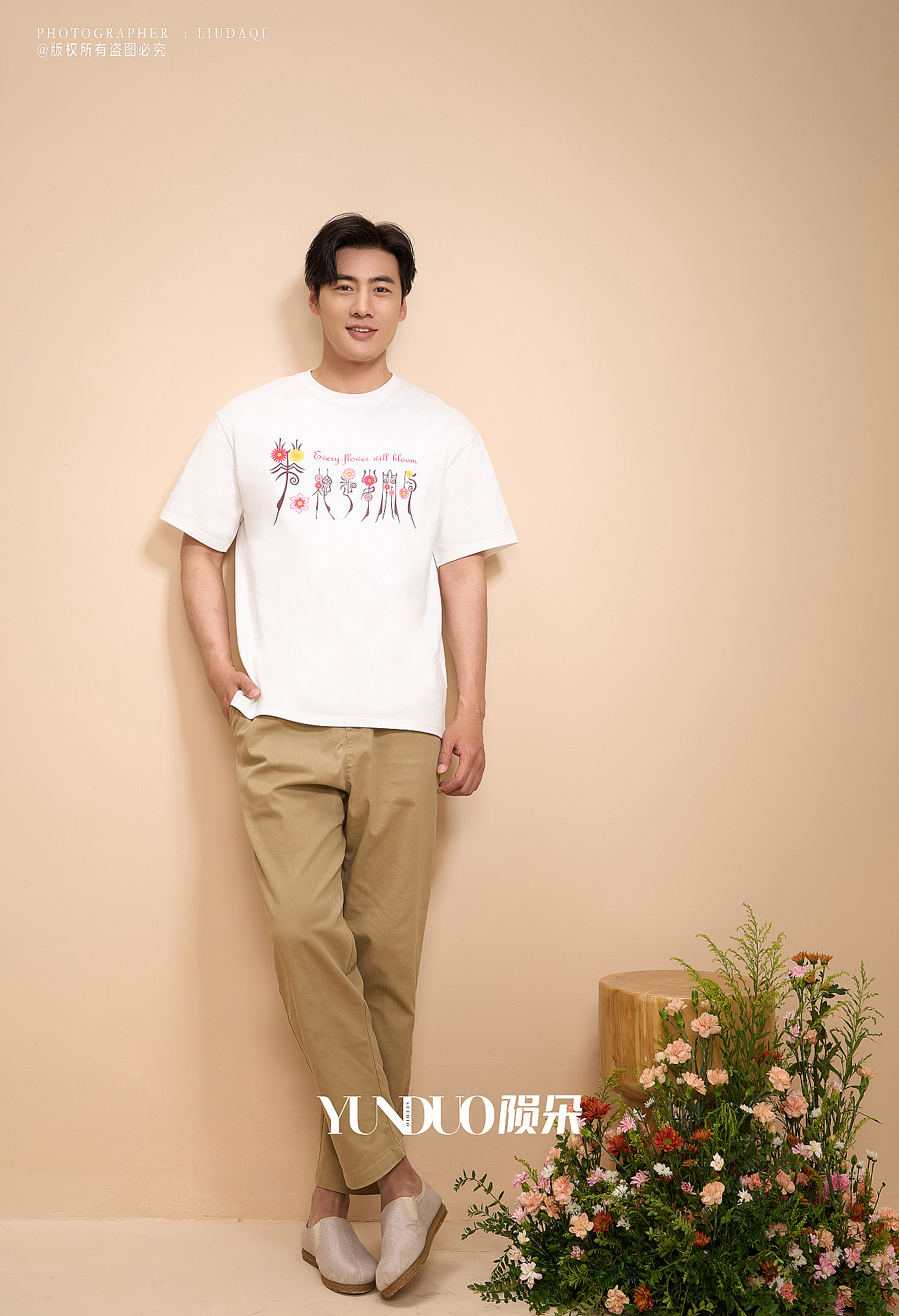 艺术家联名王超鹰 曼陀紫光 花总是要开的 T恤 上衣（图ZMzU0Nzk3Nzg4） - 产品摄影 - 站酷设计师陨朵视觉顾问原创素材 - 站酷ZCOOL