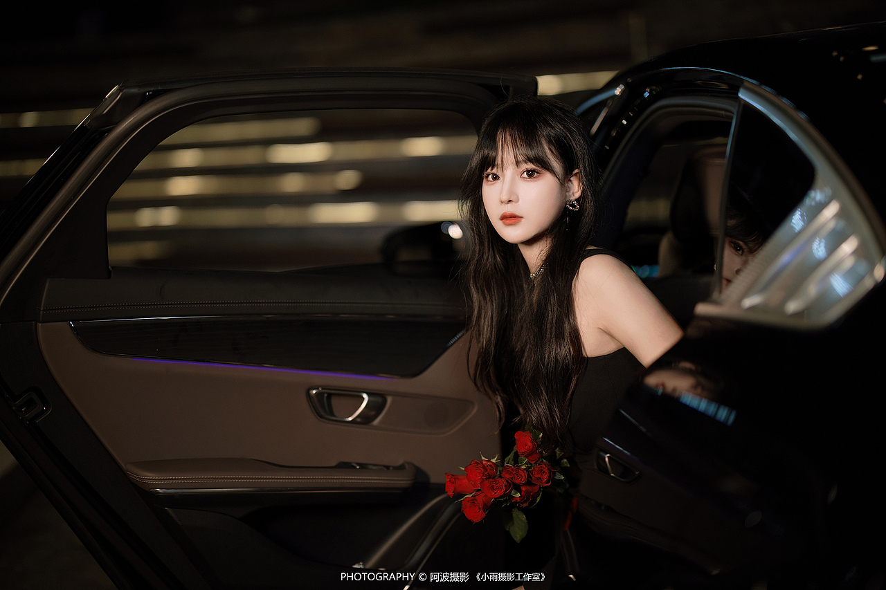 黑夜里的红玫瑰