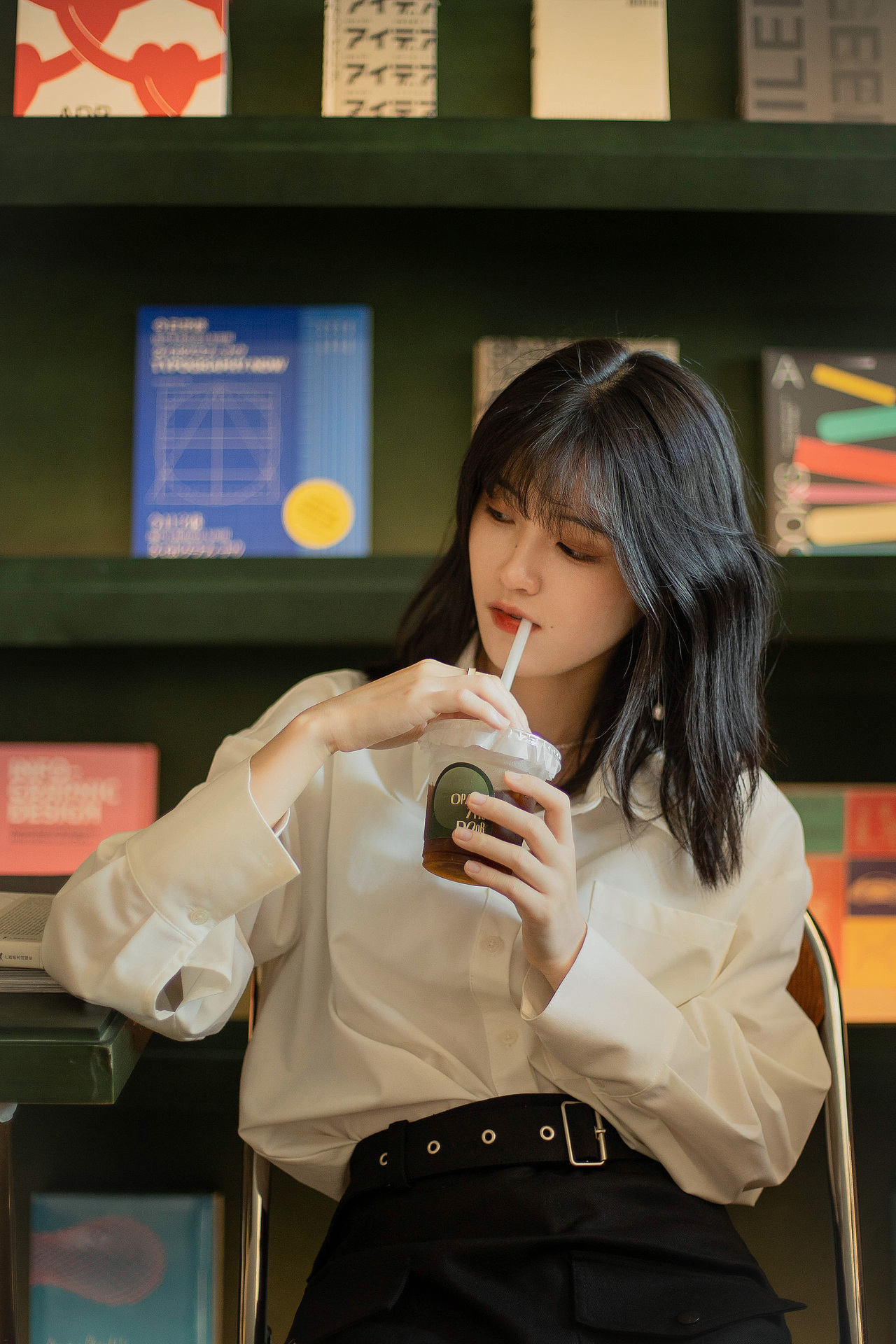 相遇在法式復(fù)古的書店里（圖ZMzQyODYxMjIw） - 人像攝影 - 站酷設(shè)計(jì)師今尋本尋Kairos原創(chuàng)素材 - 站酷ZCOOL