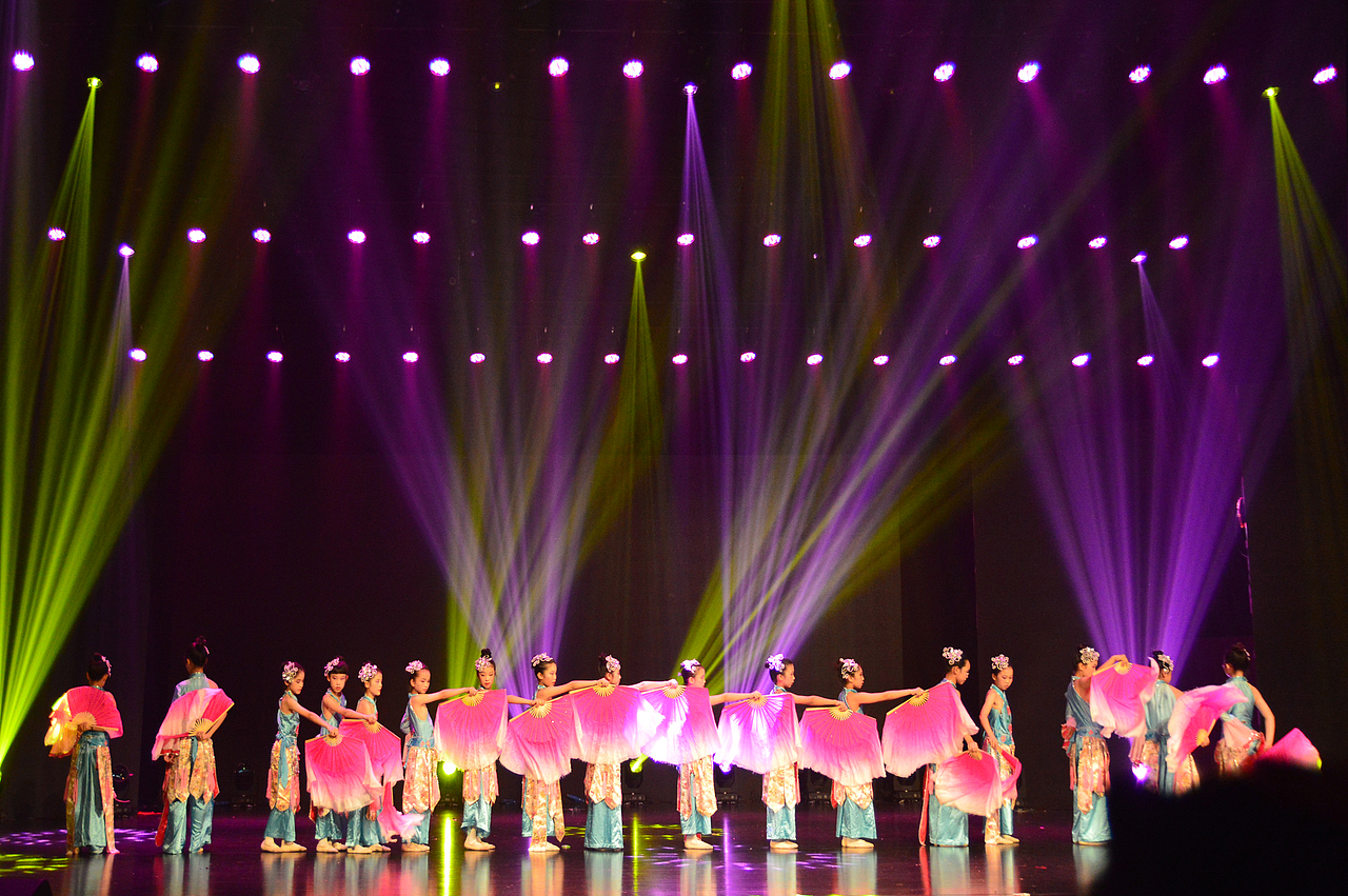 正伊艺术教育春季学员汇报专场晚会-主KV设计