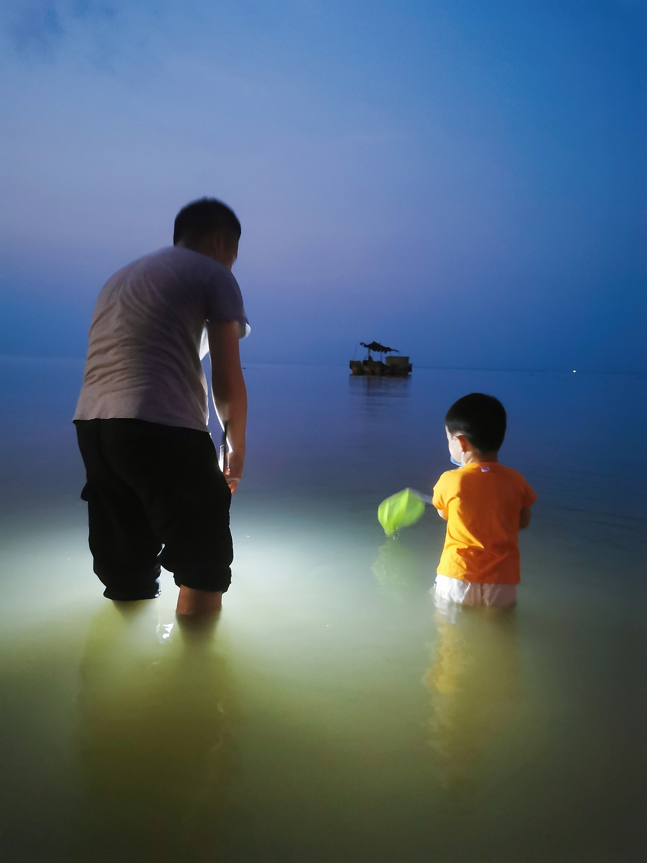 挑燈抓魷魚啦！（圖ZMzU3MTIwNTgw） - 人文/紀(jì)實(shí)攝影 - 站酷設(shè)計(jì)師小小麻雀仔原創(chuàng)素材 - 站酷ZCOOL