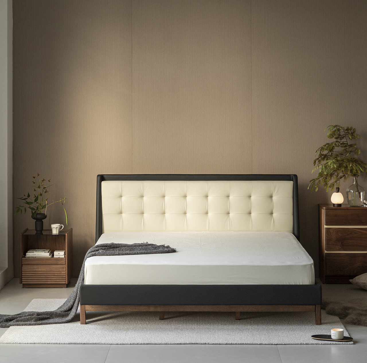 秩序感拉扣排列,细节点缀,呈现出丰富的视觉层次感。