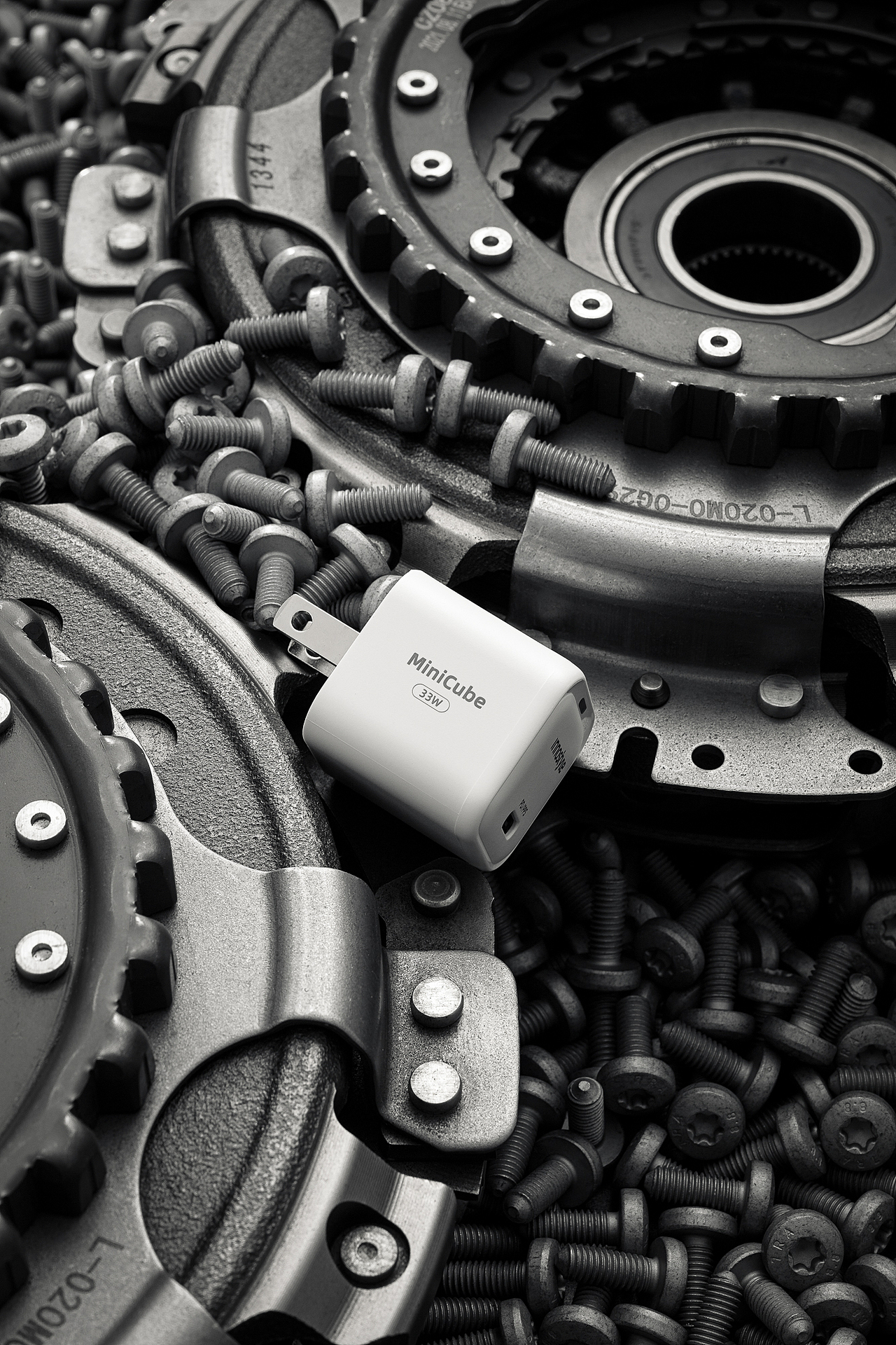 随手拍丨innostyle 33W PD充电器（图ZMzA3MTE1MTA4） - 产品摄影 - 站酷设计师白底图原创素材 - 站酷ZCOOL