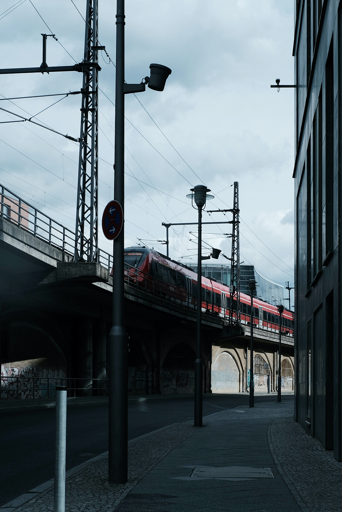 柏林苍穹下 星纳出品（图ZMzI0MzIwMjA0） - 时尚/艺术摄影 - 站酷设计师星纳NIRVINA原创素材 - 站酷ZCOOL