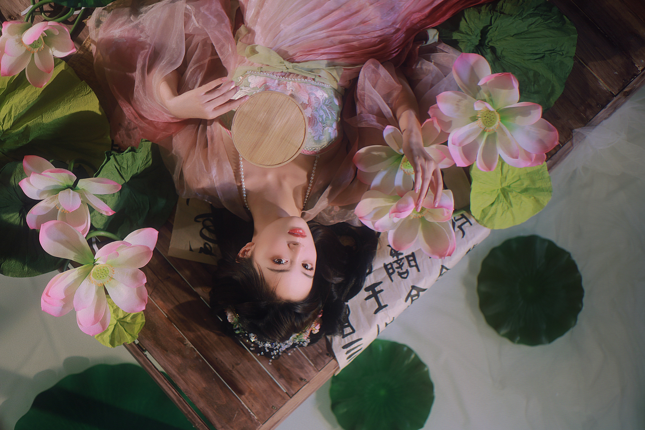 云想衣裳花想容