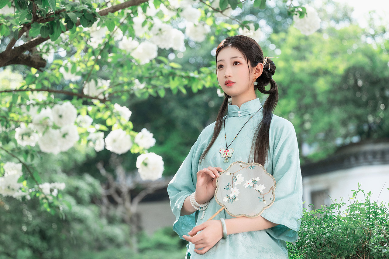 伊人與繡球（圖ZMzEzMzcyNzk2） - 人像攝影 - 站酷設(shè)計(jì)師糊涂仙人LEO原創(chuàng)素材 - 站酷ZCOOL