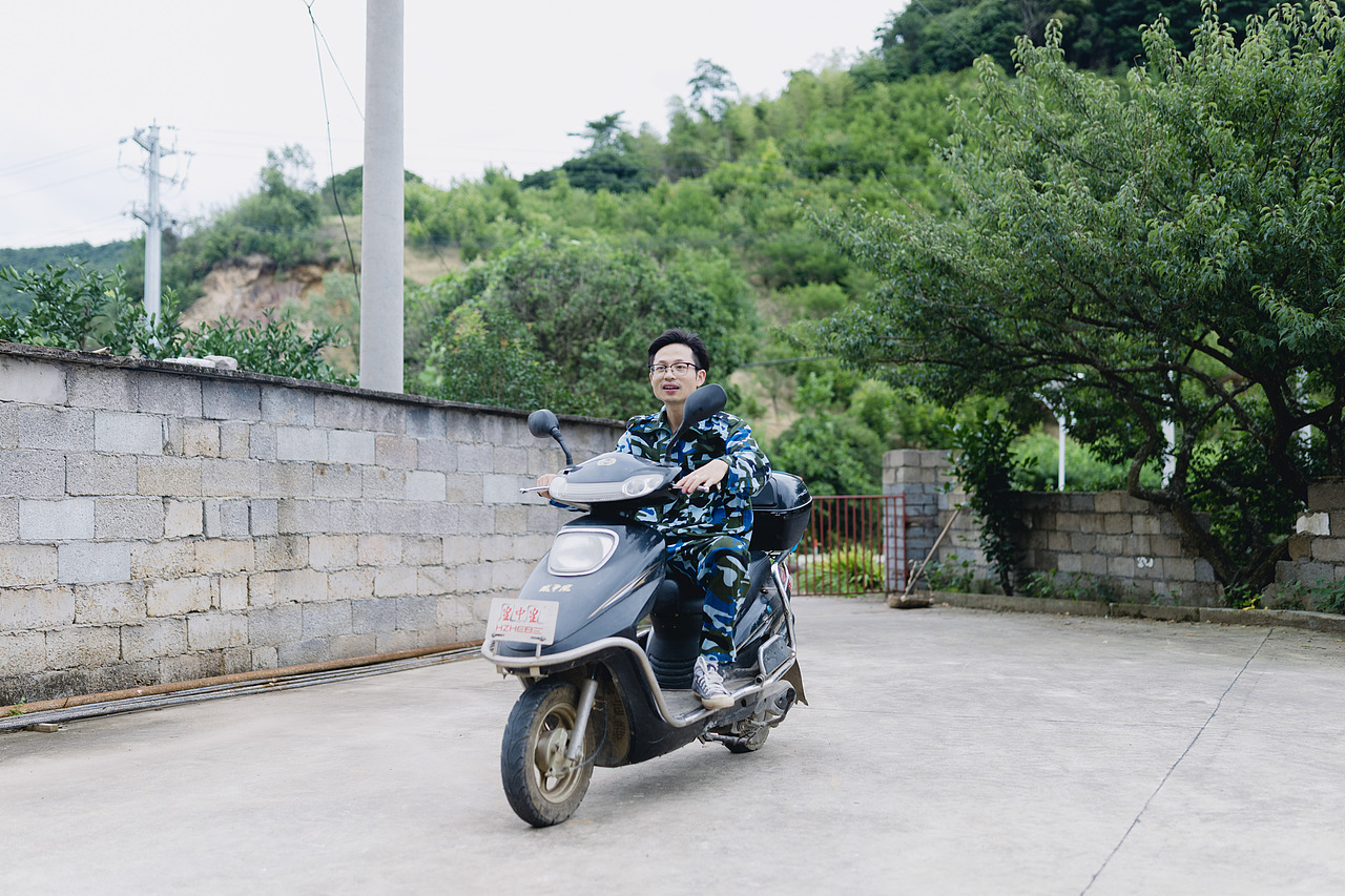 带了很多杨梅回杭