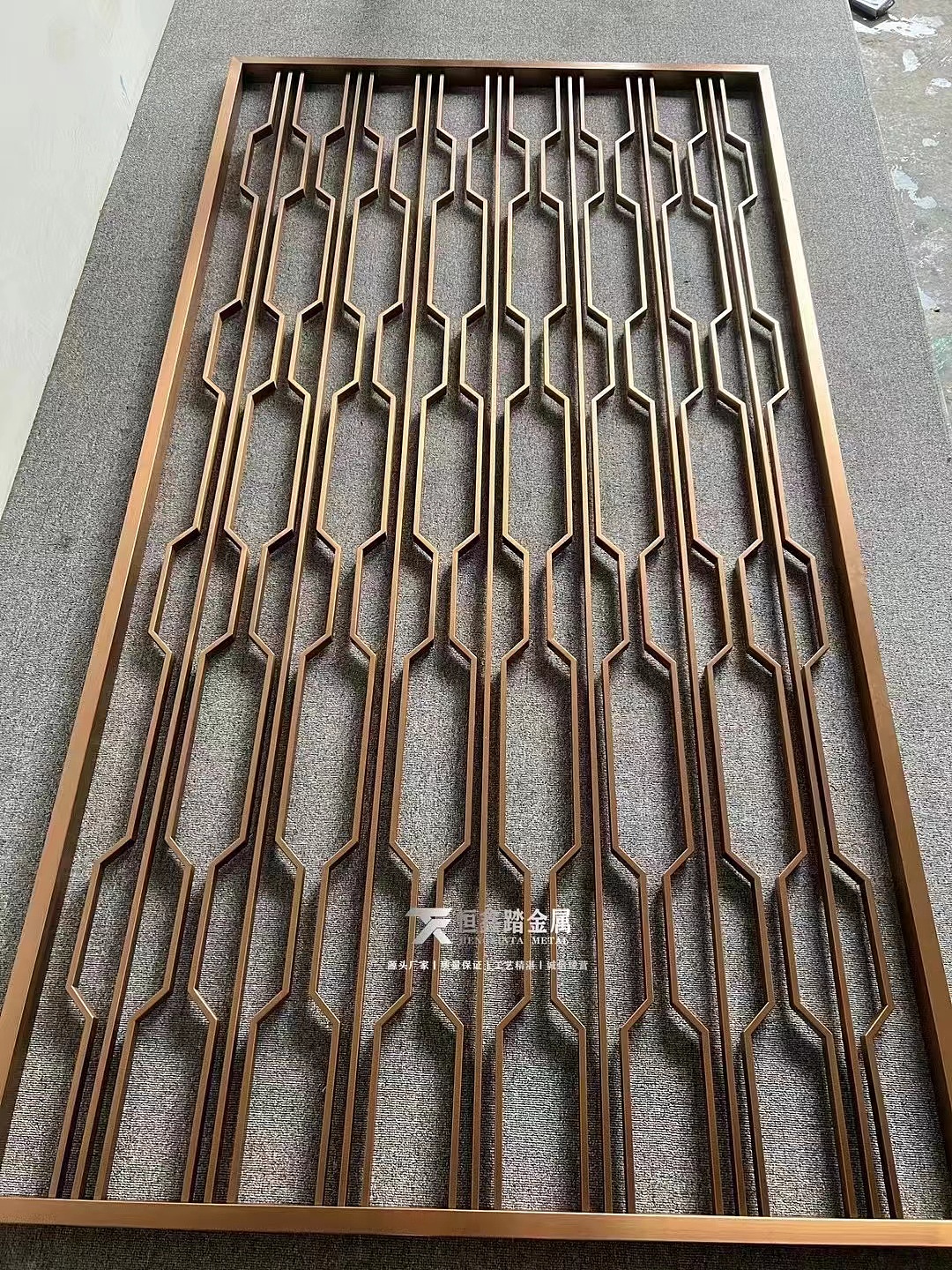 入户玄关不锈钢玫瑰金花格 现代风不锈钢管焊造型隔断