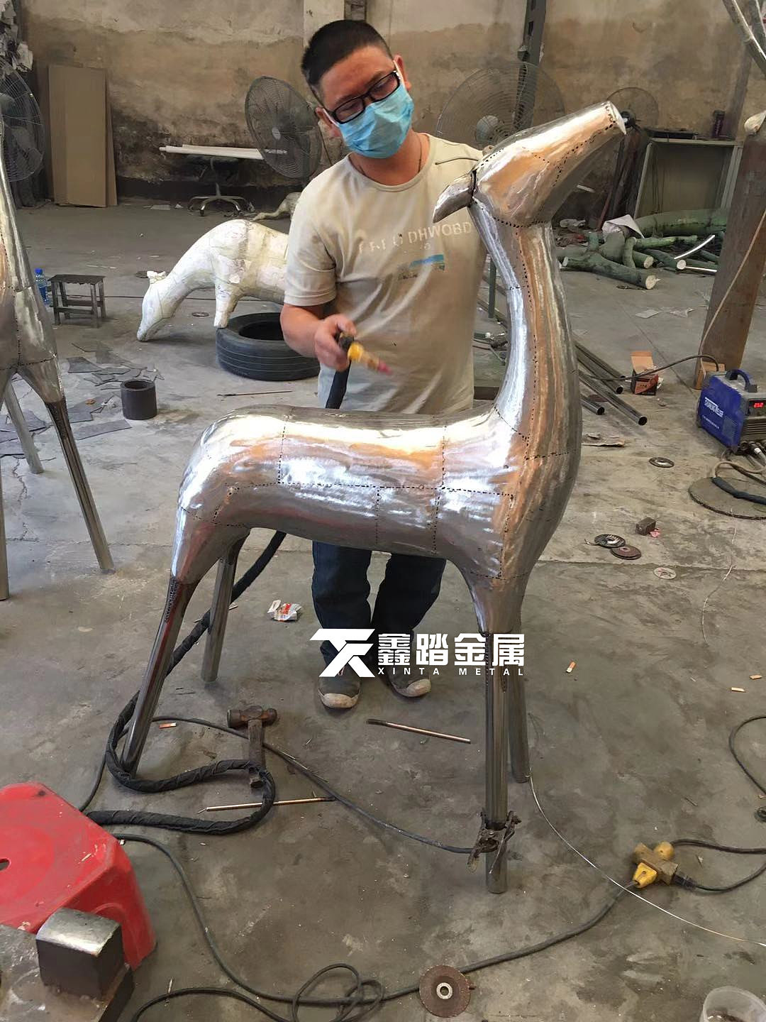 现代公园景观抽象不锈钢鹿群雕塑 定制动物不锈钢小品