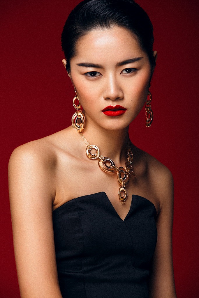 9年前跟杂志合作的片子——《国际珠宝》