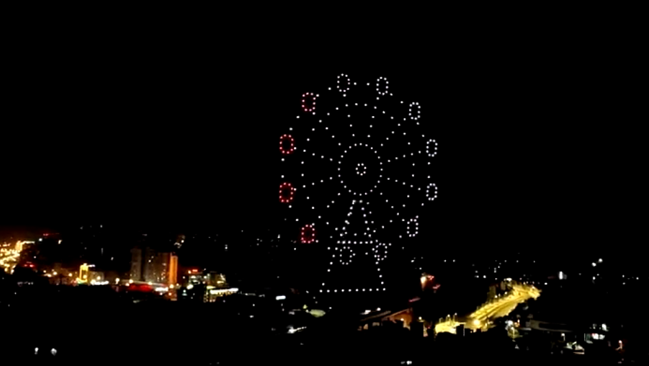 18岁的生日礼物无人机表演祝福灯光秀