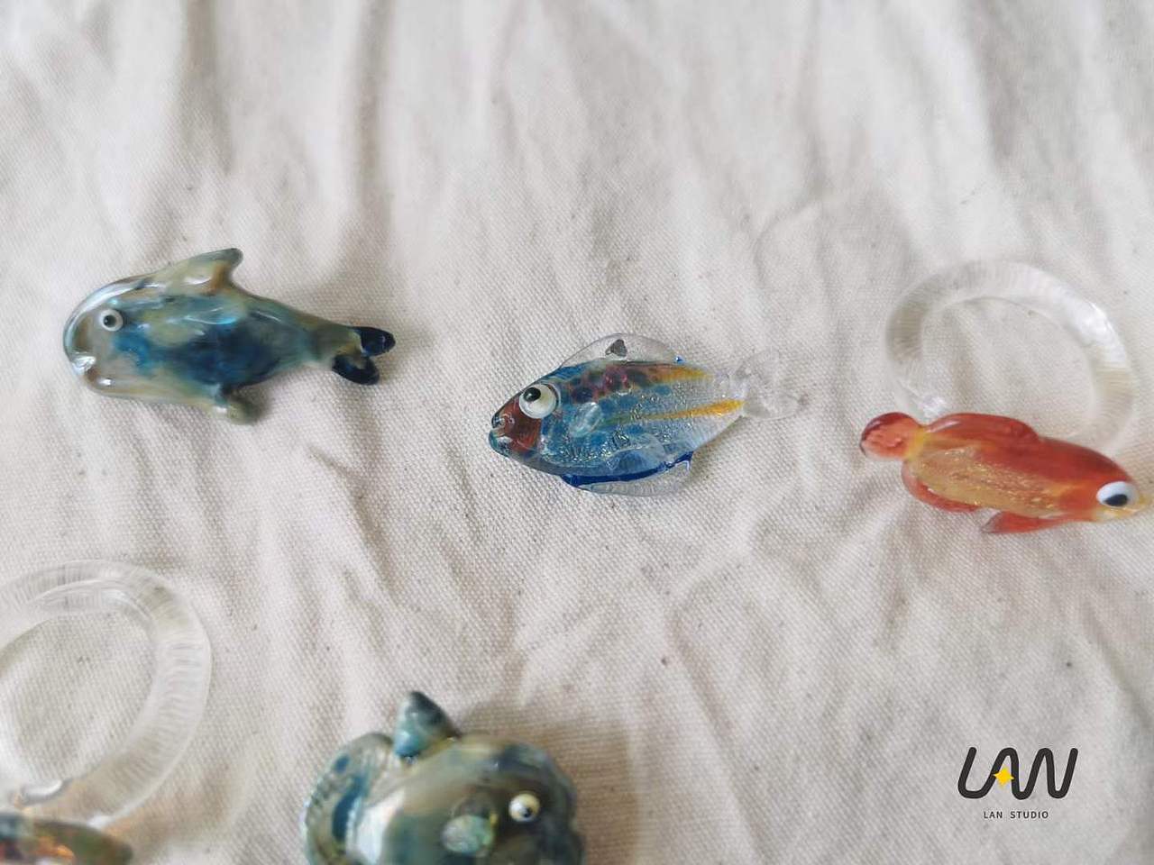 最近我的灯工玻璃作品《小鱼系列》（图ZMzEzNTcwNDMy） - 首饰设计 - 站酷设计师hlan512原创素材 - 站酷ZCOOL