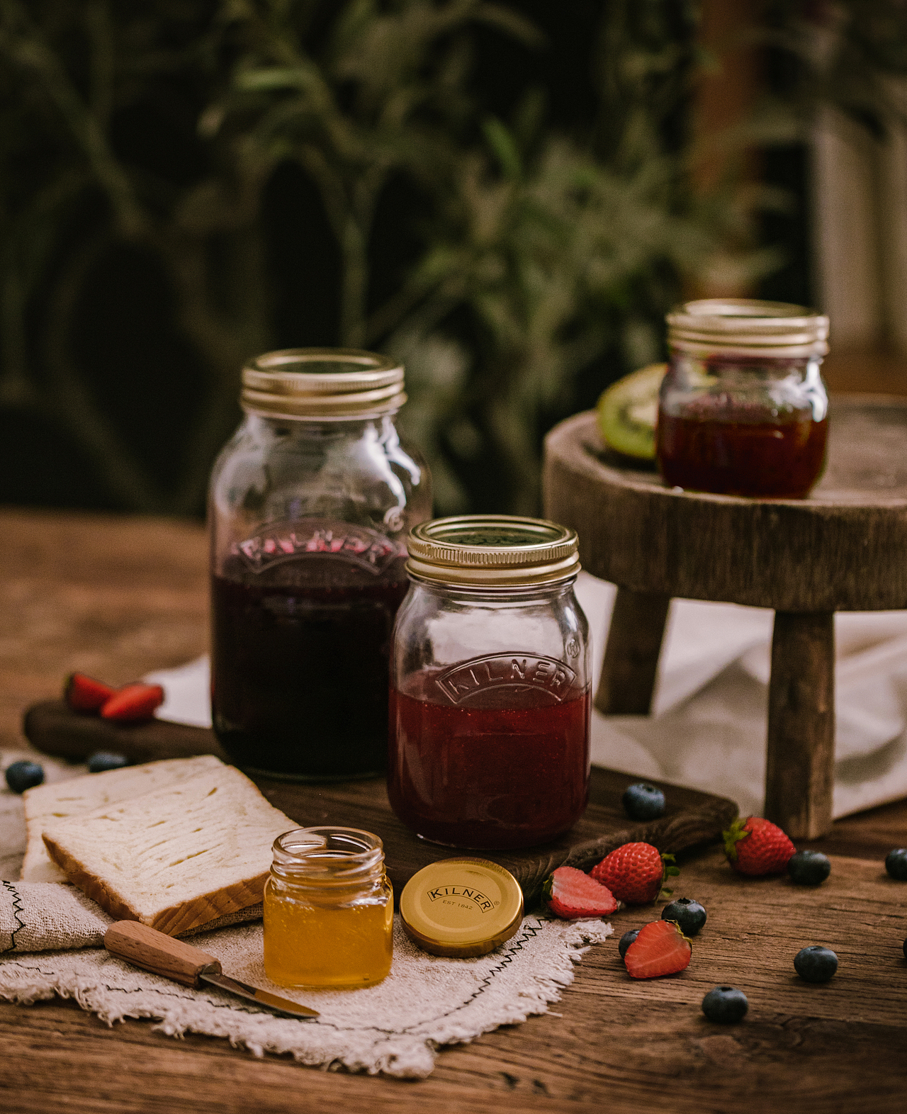 果酱瓶拍摄，使用场景展示（图ZMzE3NTgyMDI0） - 产品摄影 - 站酷设计师周小小来原创素材 - 站酷ZCOOL