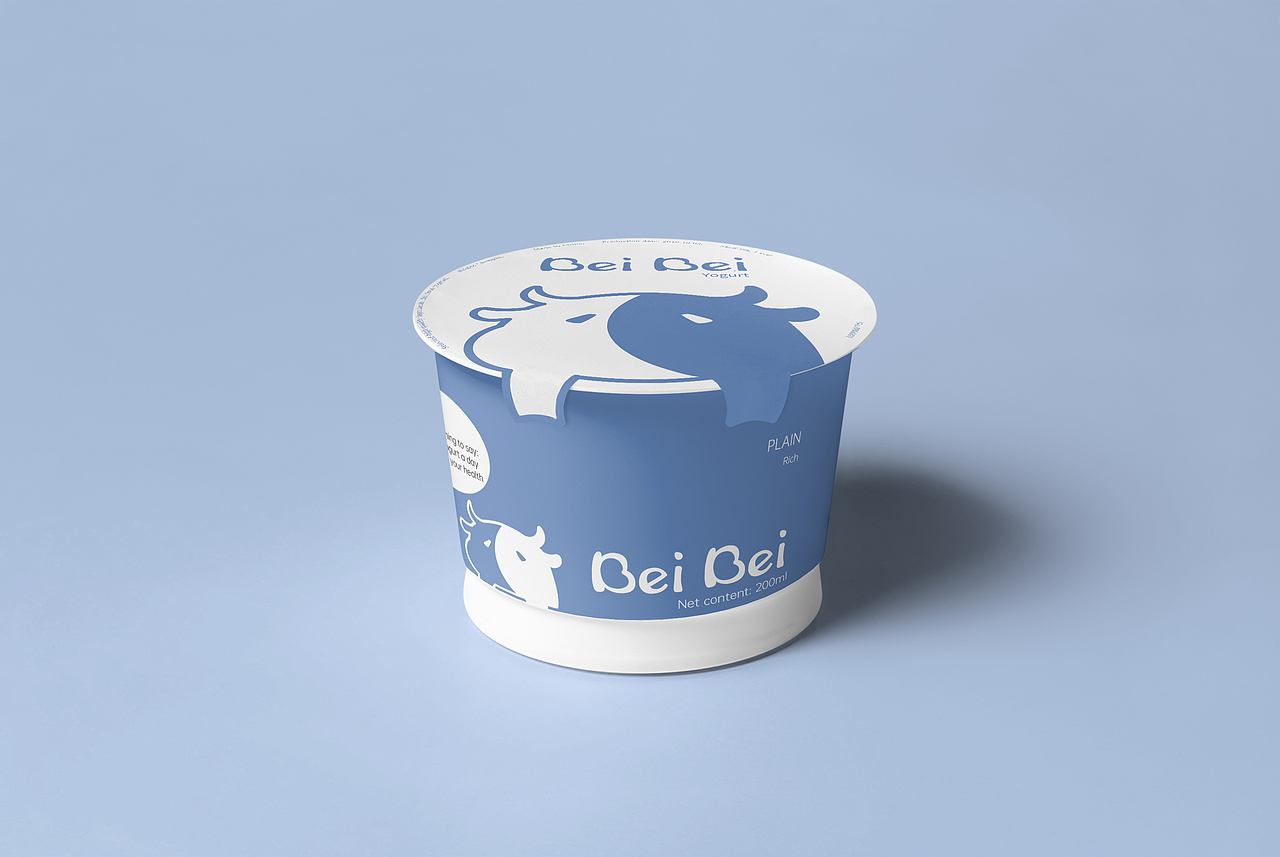 趴在酸奶上的牛,标志的手部正好被设计成撕开酸奶的开口