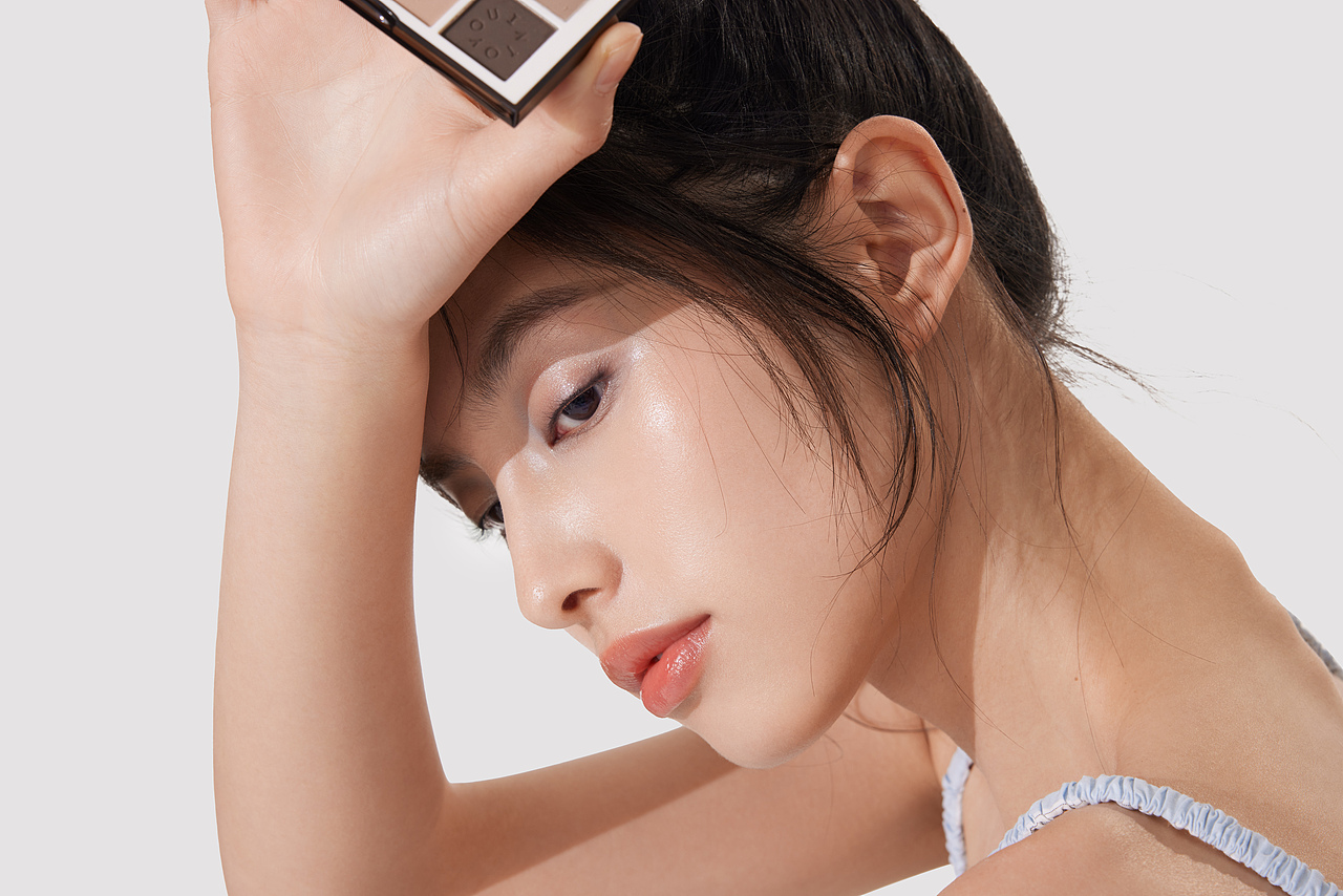 椰子系列眼影 将夏日凉意洒在眼上~