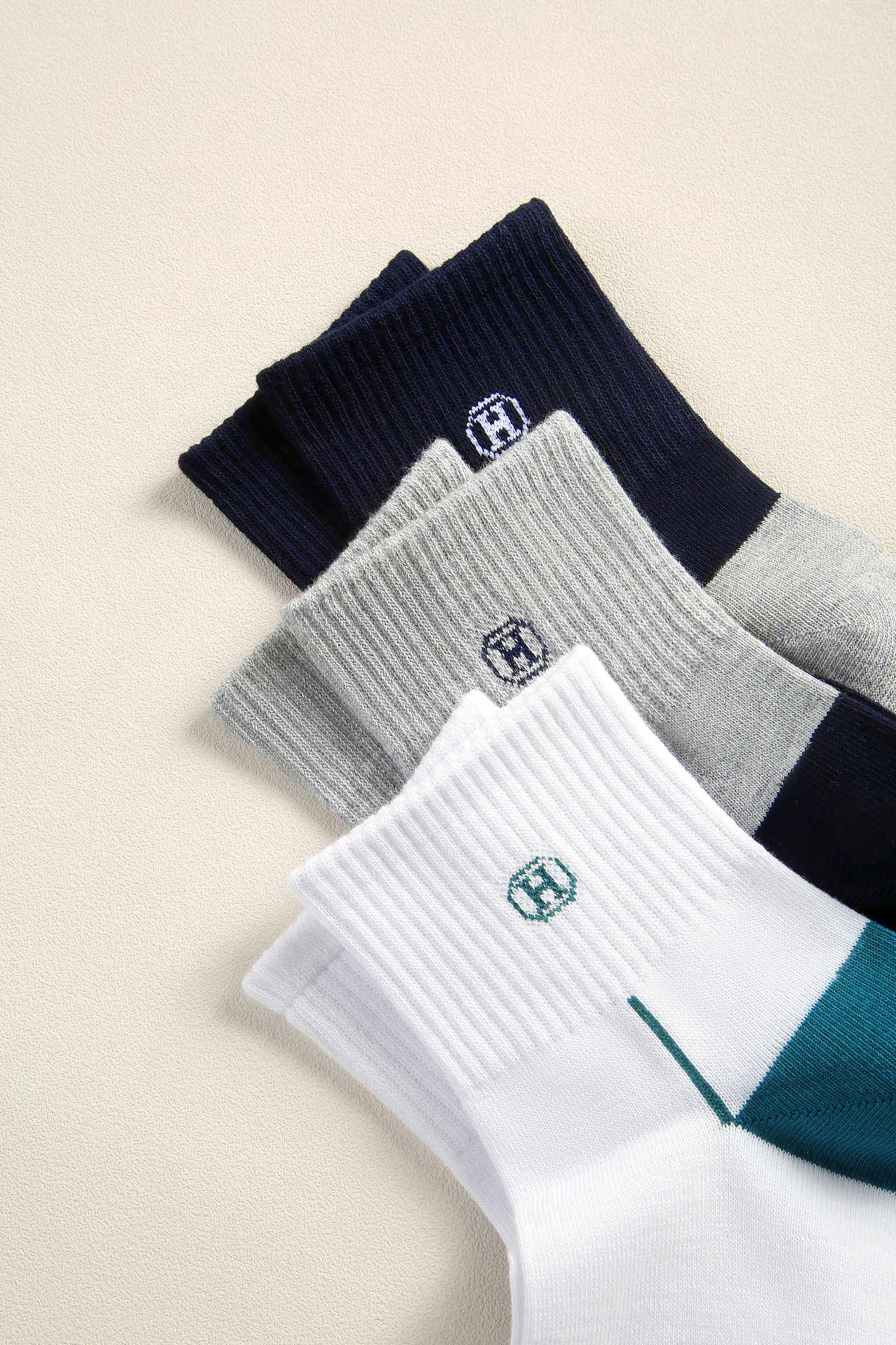 男袜修图|袜子模特修图|产品后期修图（图ZMzQwOTAwMjgw） - 修图/后期 - 站酷设计师大大的脑袋123456原创素材 - 站酷ZCOOL