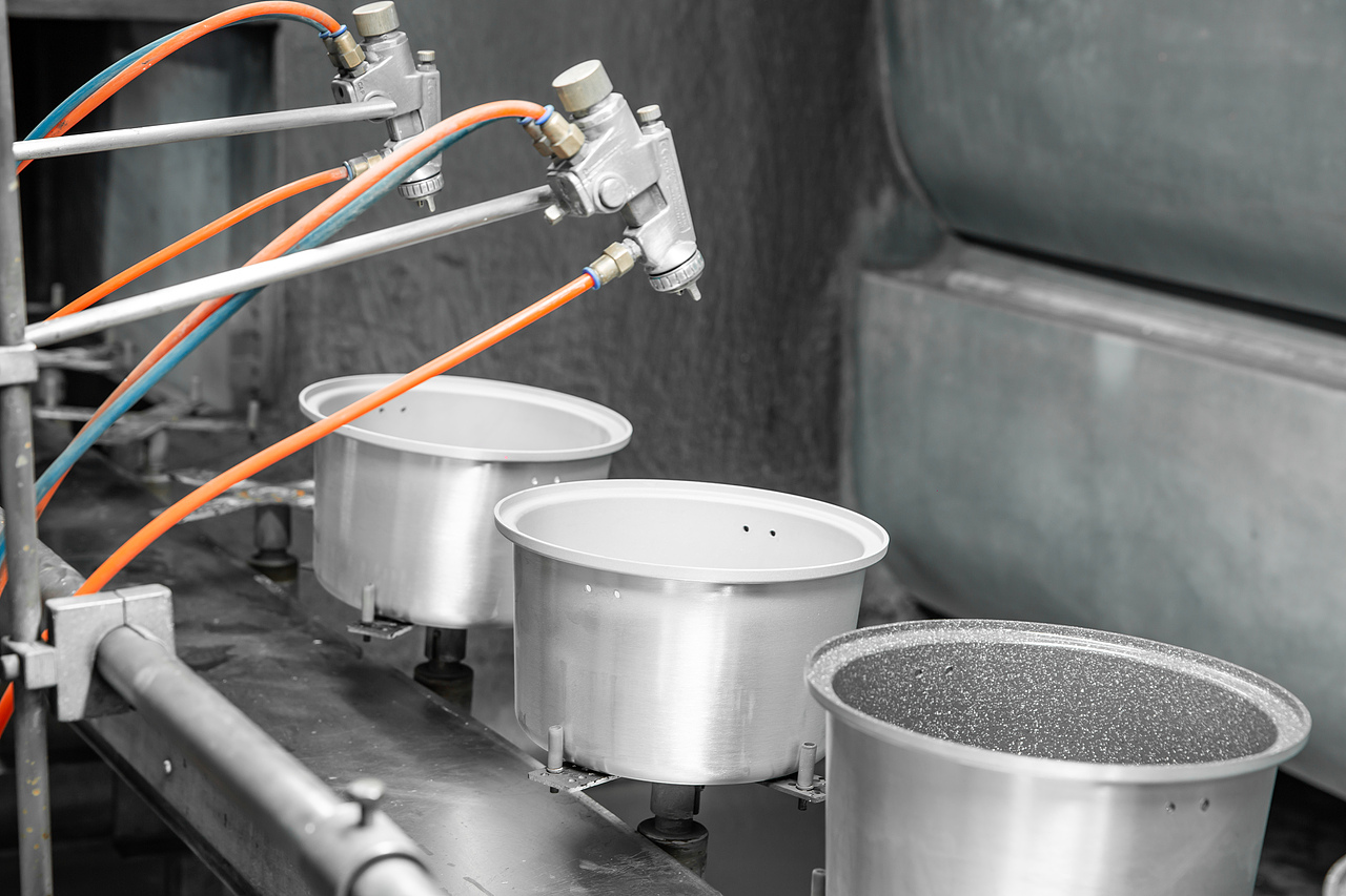 不粘锅工厂拍摄