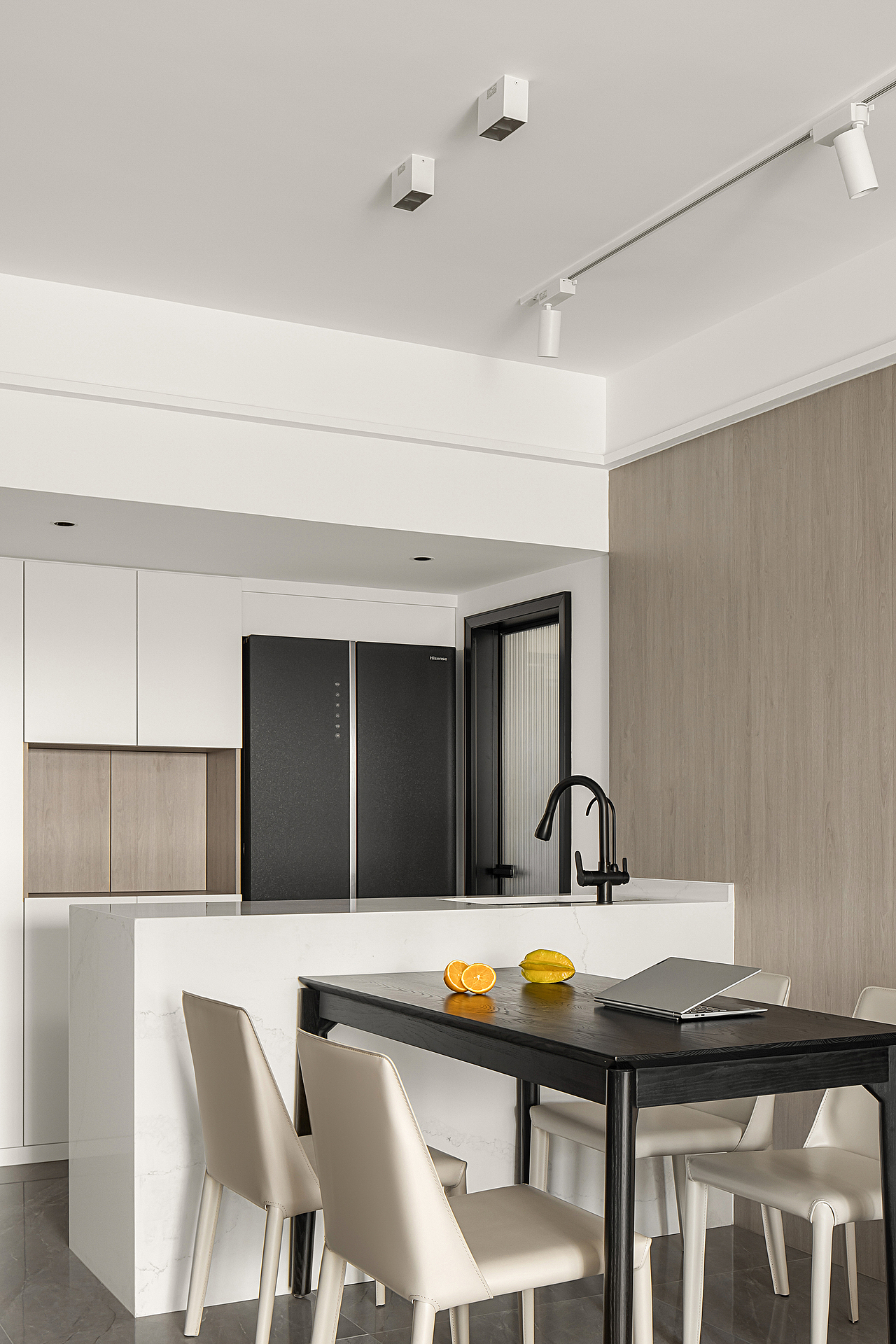 浅灰与原木设计，营造103m²三室一厅静谧感十足居所（图ZMzM0MTIzMTE2） - 家装设计 - 站酷设计师六品设计原创素材 - 站酷ZCOOL