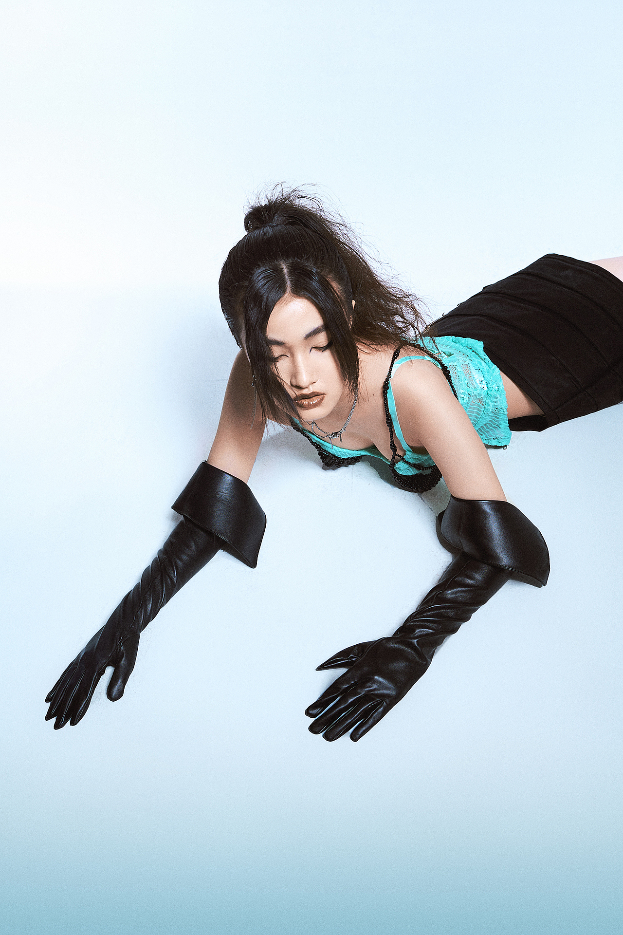 時尚攝影創(chuàng)作-Y2K風格（圖ZMzM0NTAyMjY0） - 人像攝影 - 站酷設計師拍照的罐頭原創(chuàng)素材 - 站酷ZCOOL