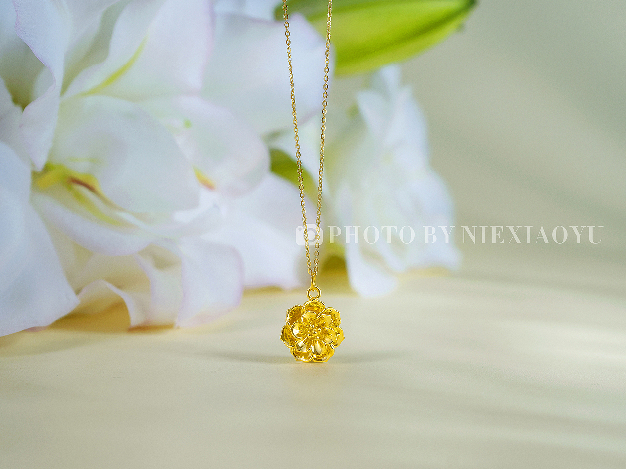 黄金花嫁婚庆套装 产品场景拍摄（图ZMzU3MDUzNTA0） - 产品摄影 - 站酷设计师聂小钰原创素材 - 站酷ZCOOL