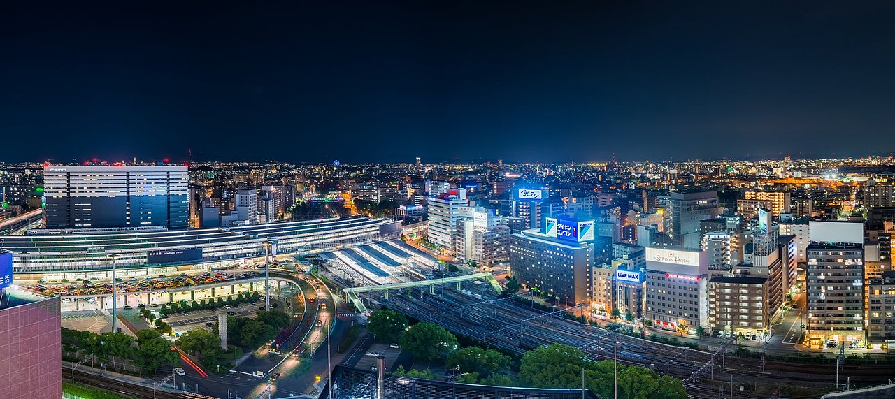 日本大阪的城市天际线夜景