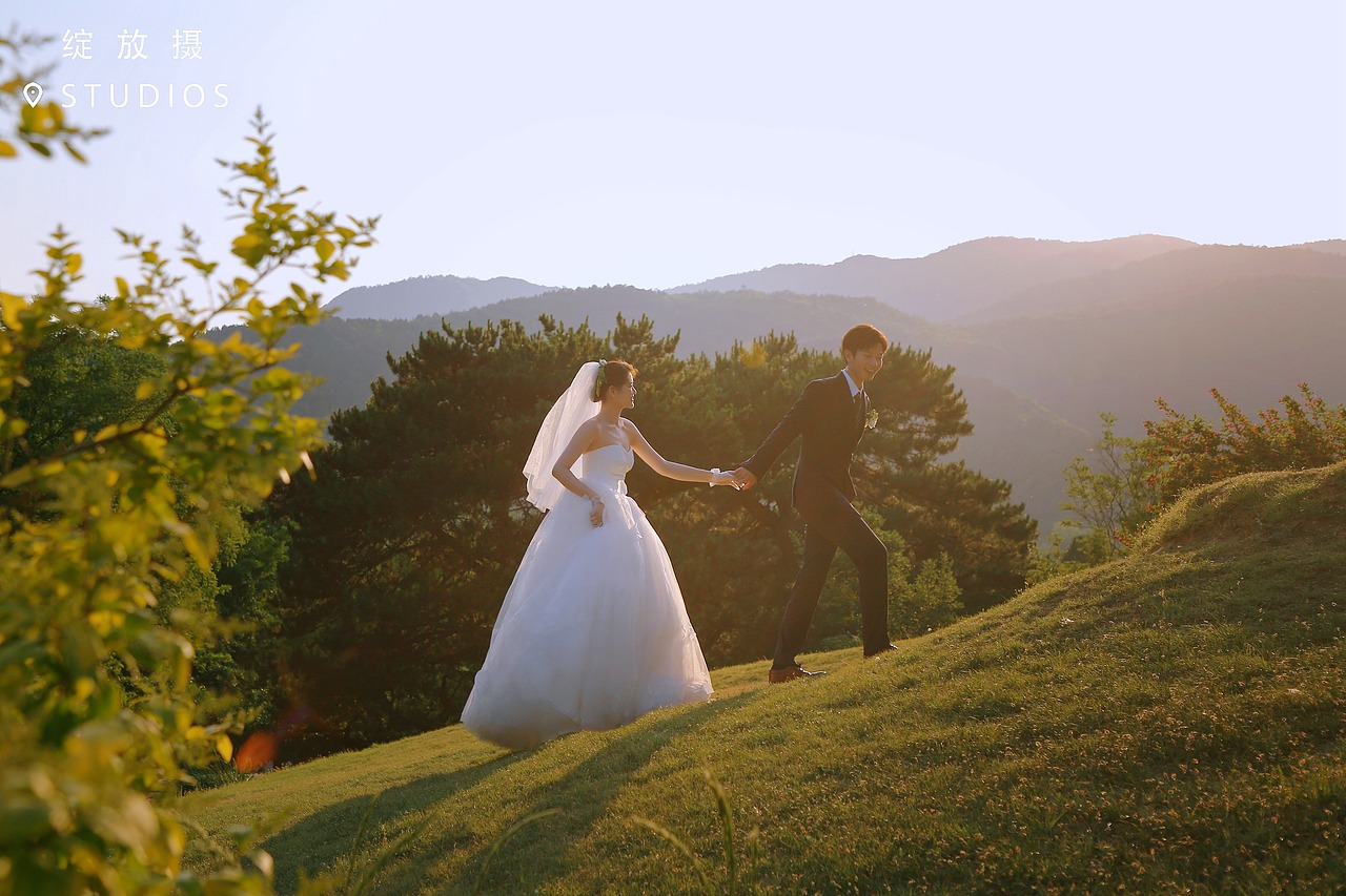 被说是甜到掉牙的草坪婚纱照 | 森系