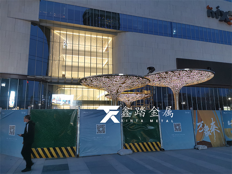 兰州万象城异形不锈钢曲面景观  发光不锈钢曲面雕塑