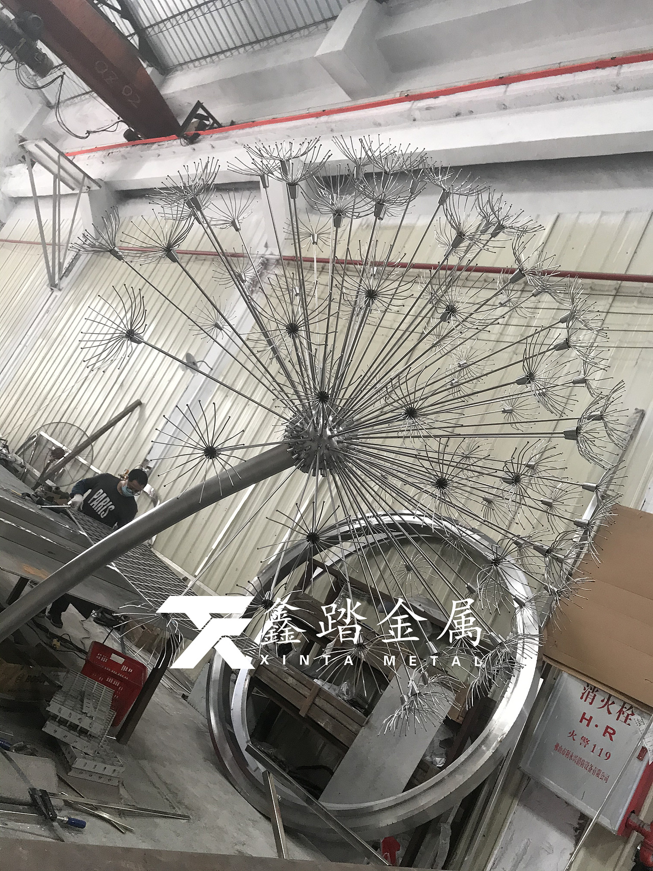 发光不锈钢蒲公英雕塑夜晚效果放射五颜六色的光芒