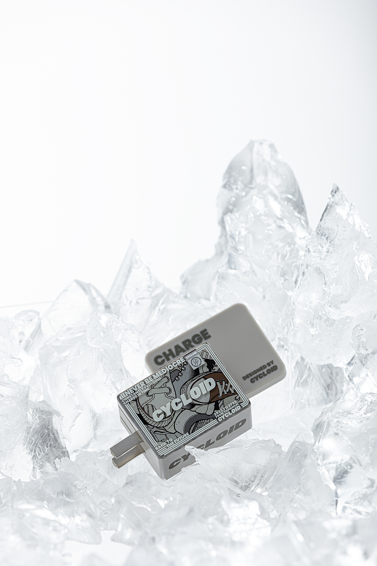 随手拍丨CYCLOID 30W 鞋盒充电头（图ZMzM0NTUwMjc2） - 产品摄影 - 站酷设计师白底图原创素材 - 站酷ZCOOL