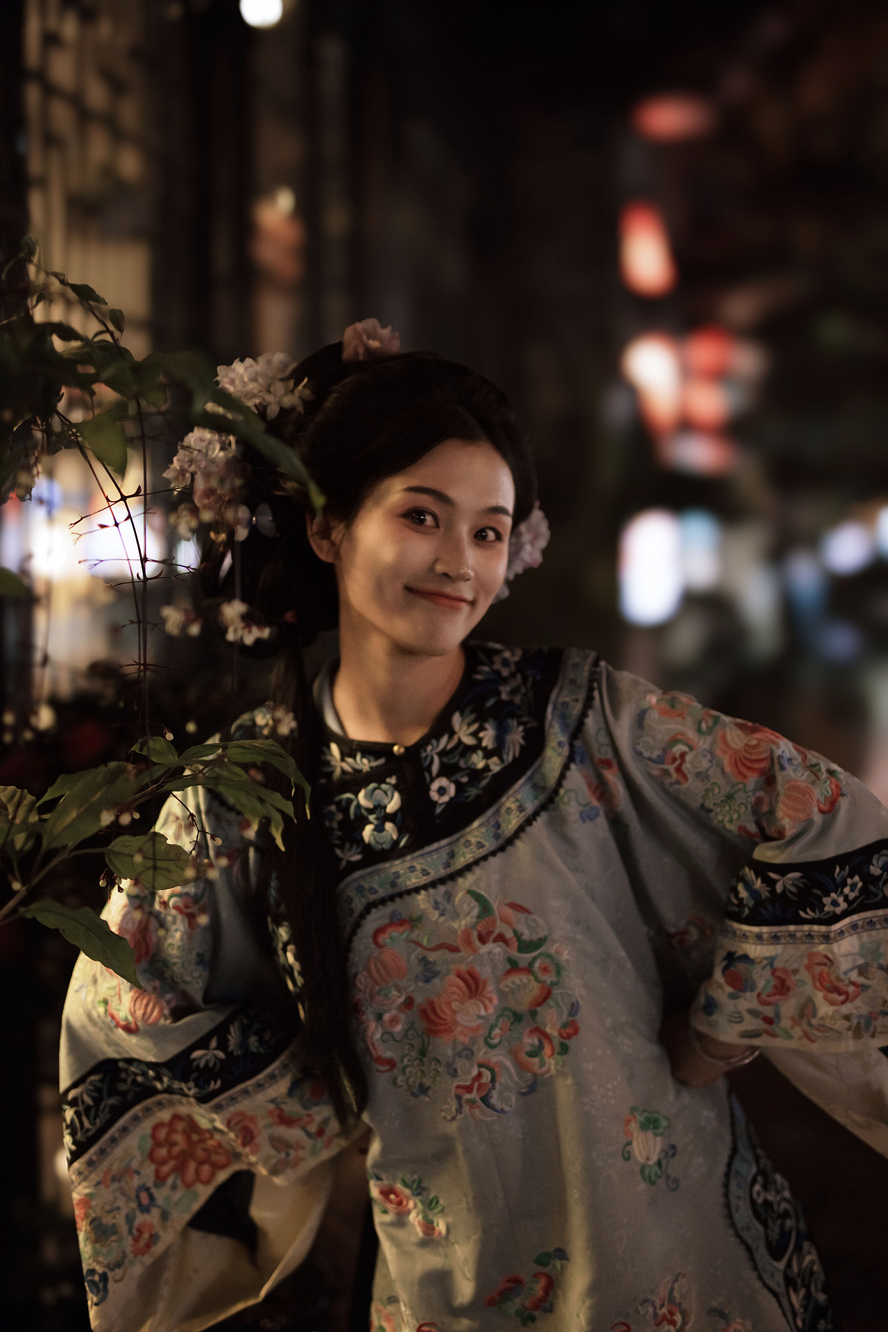 四角天空 走不出的红墙绿砾 古风摄影 清汉女 国风美学（图ZMzYxOTIxNTMy） - 人像摄影 - 站酷设计师Cc成晨原创素材 - 站酷ZCOOL